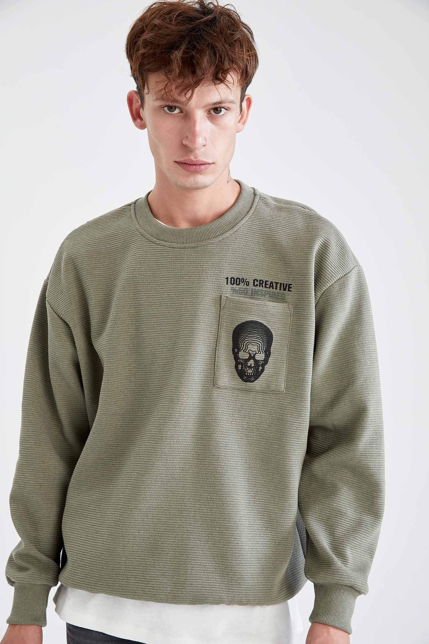 Oversize Bisiklet Yaka Tek Cepli Uzun Kollu Kuru Kafa Baskılı Sweatshirt