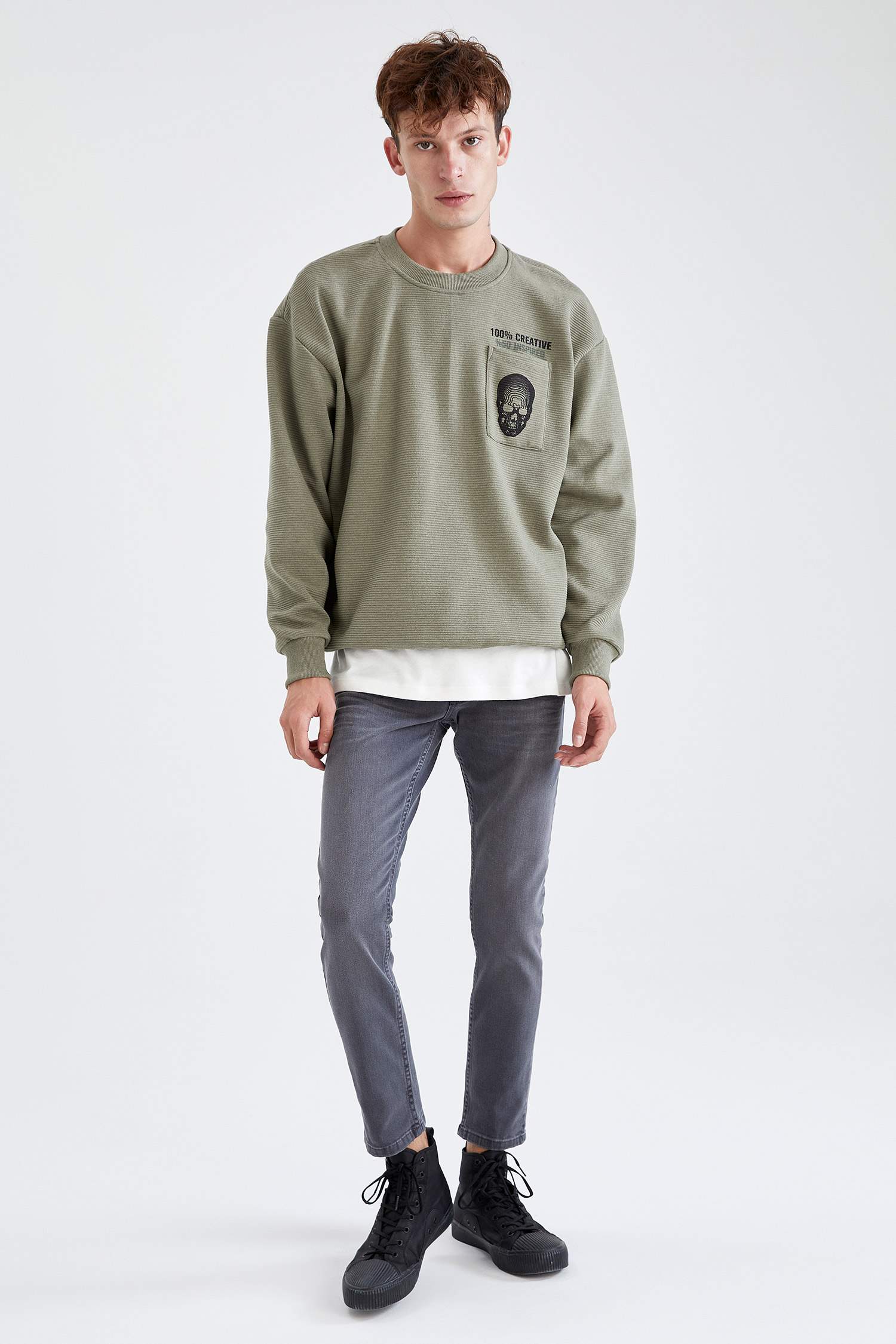 Oversize Bisiklet Yaka Tek Cepli Uzun Kollu Kuru Kafa Baskılı Sweatshirt