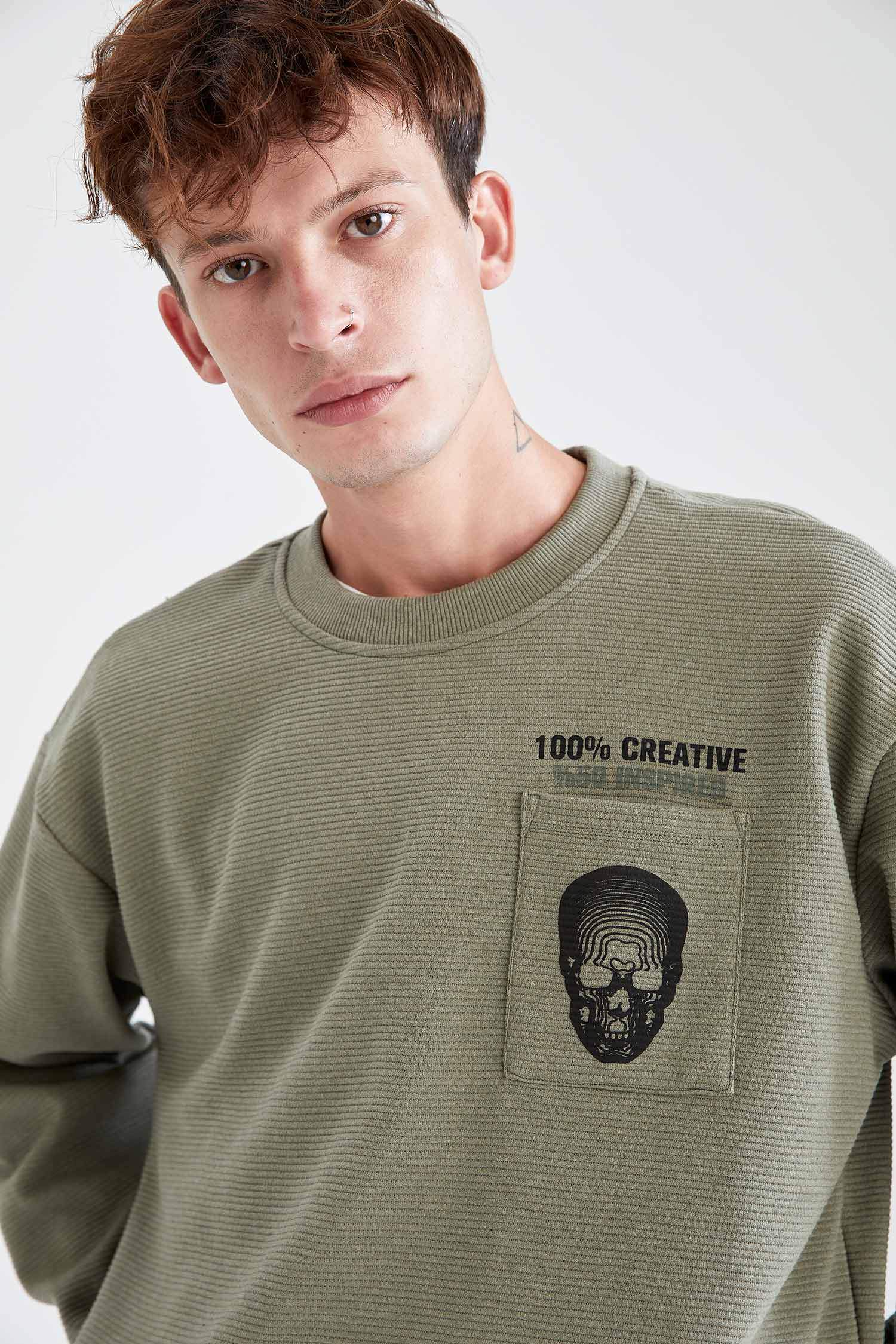 Oversize Bisiklet Yaka Tek Cepli Uzun Kollu Kuru Kafa Baskılı Sweatshirt