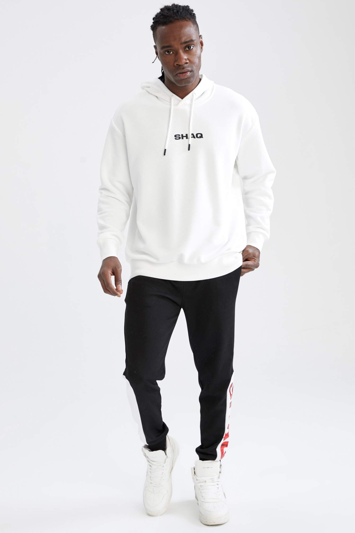 Defacto FitShaquille O'Neal Lisanslı Oversize Fit Sırt Baskılı Kapüşonlu Sweatshirt