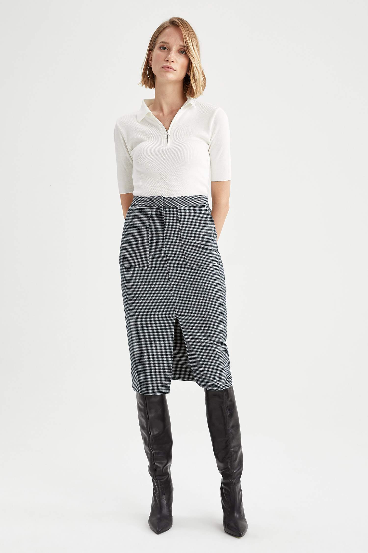 Yırtmaç Detaylı Fermuarlı Slim Fit Etek