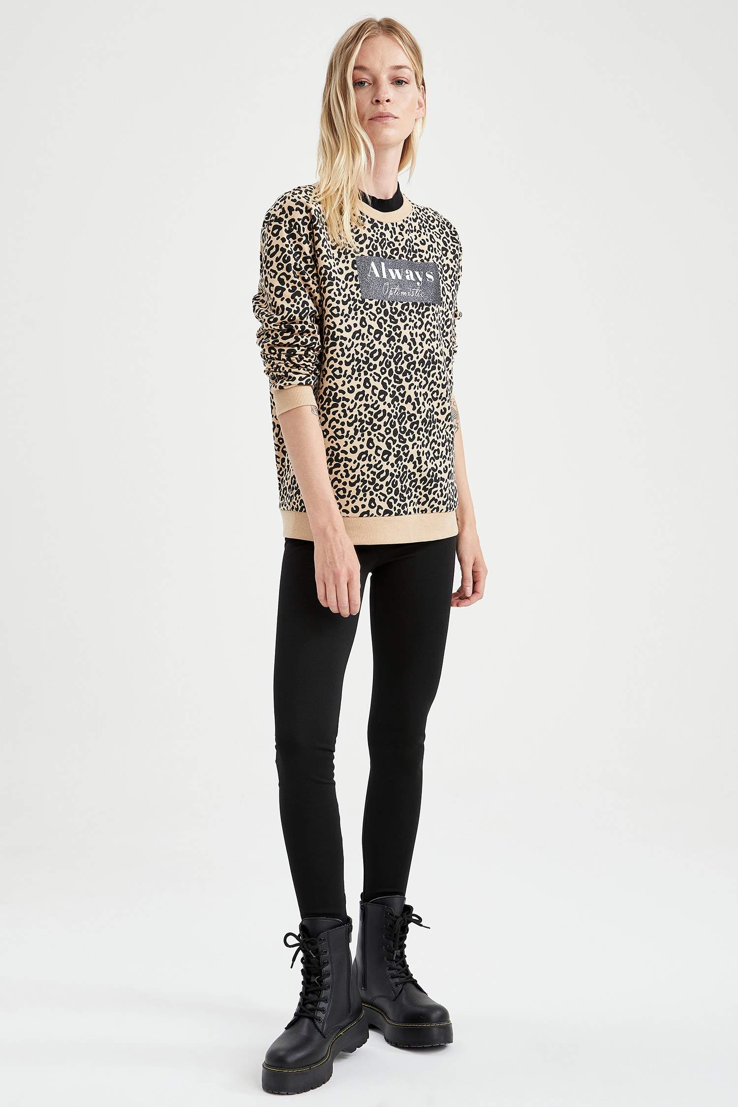 Leopar Desenli Slogan Baskılı Relax Fit İçi Yumuşak Tüylü Sweatshirt