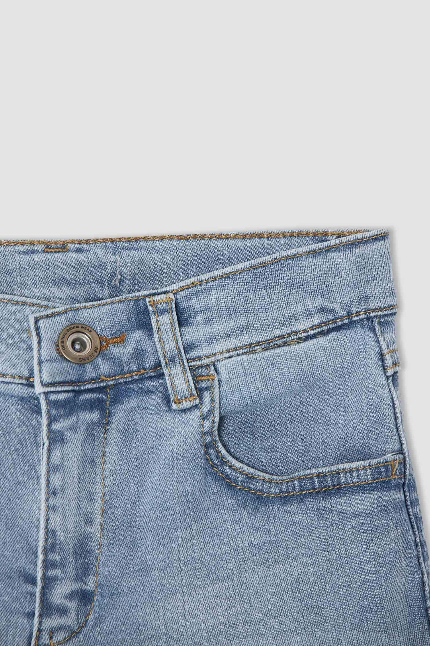 Erkek Çocuk Regular Fit Yırtık Detaylı Jean Bermuda Şort