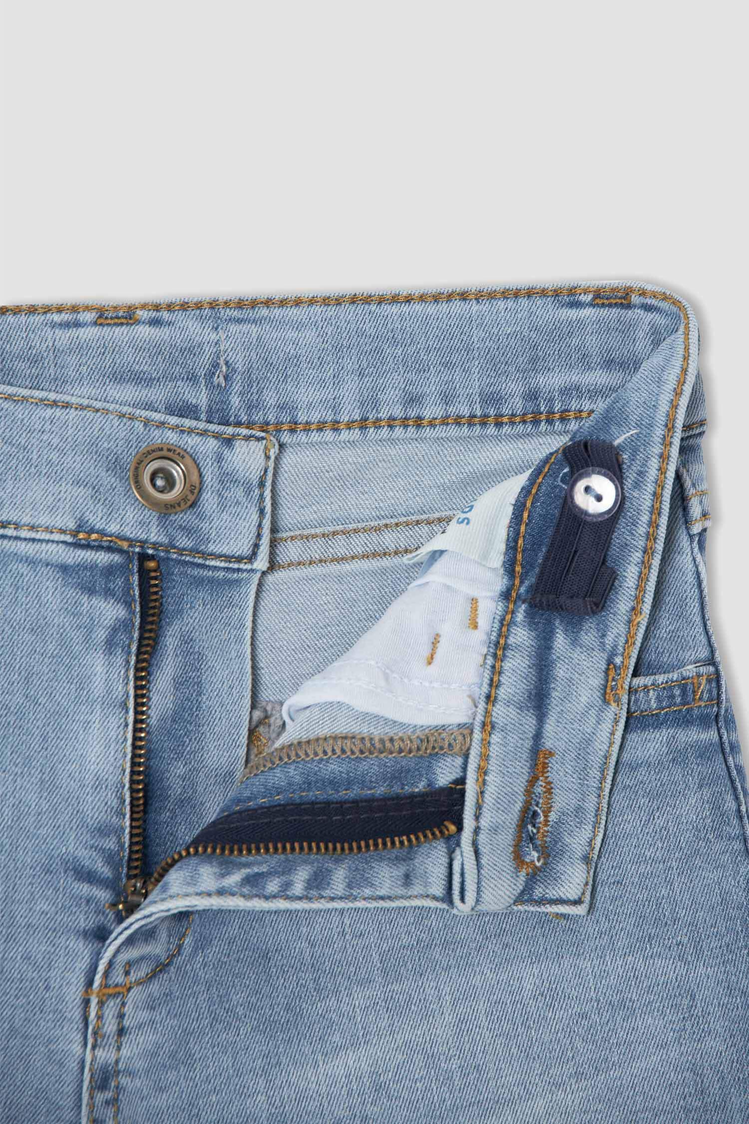 Erkek Çocuk Regular Fit Yırtık Detaylı Jean Bermuda Şort