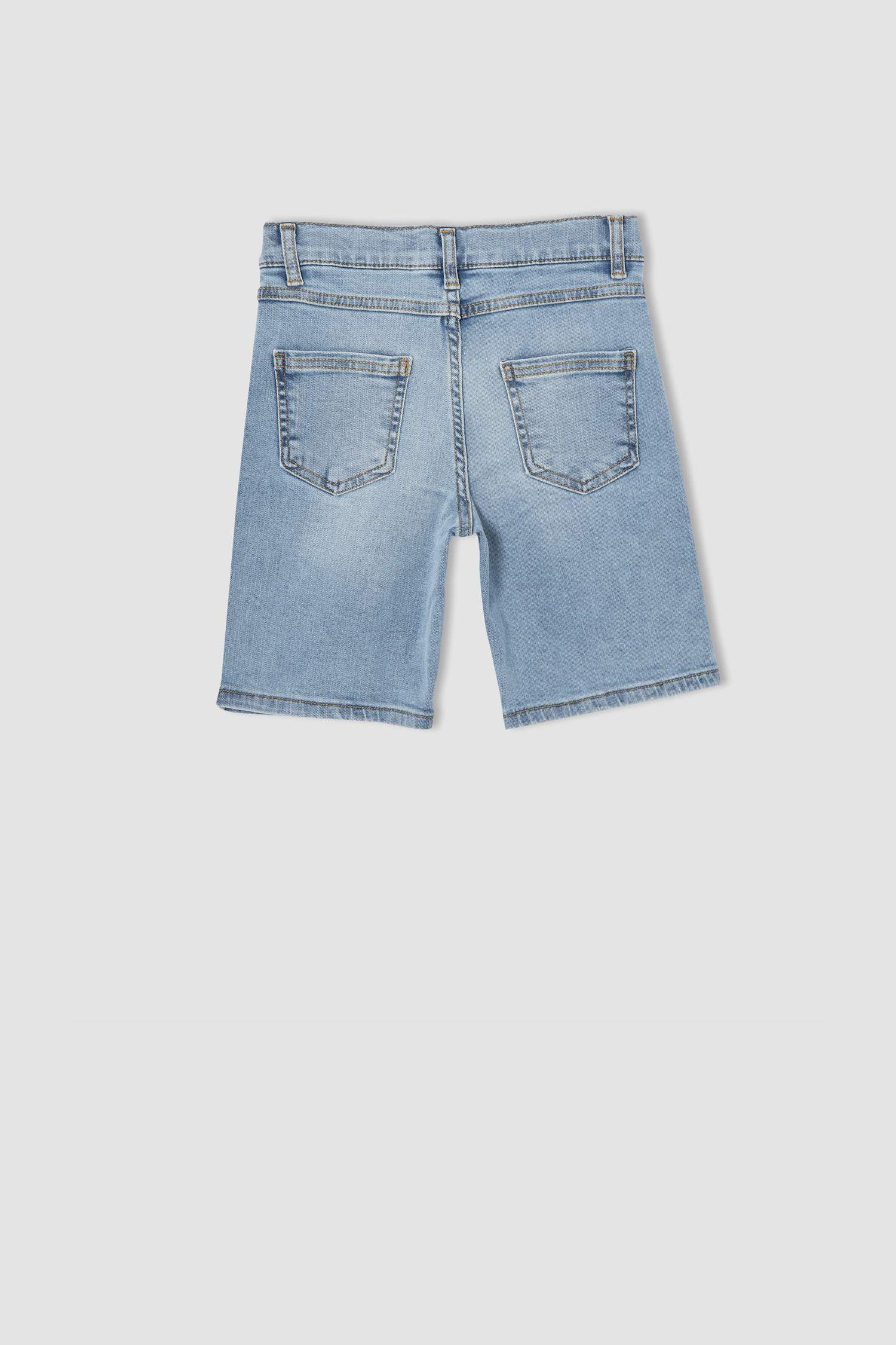 Erkek Çocuk Regular Fit Yırtık Detaylı Jean Bermuda Şort