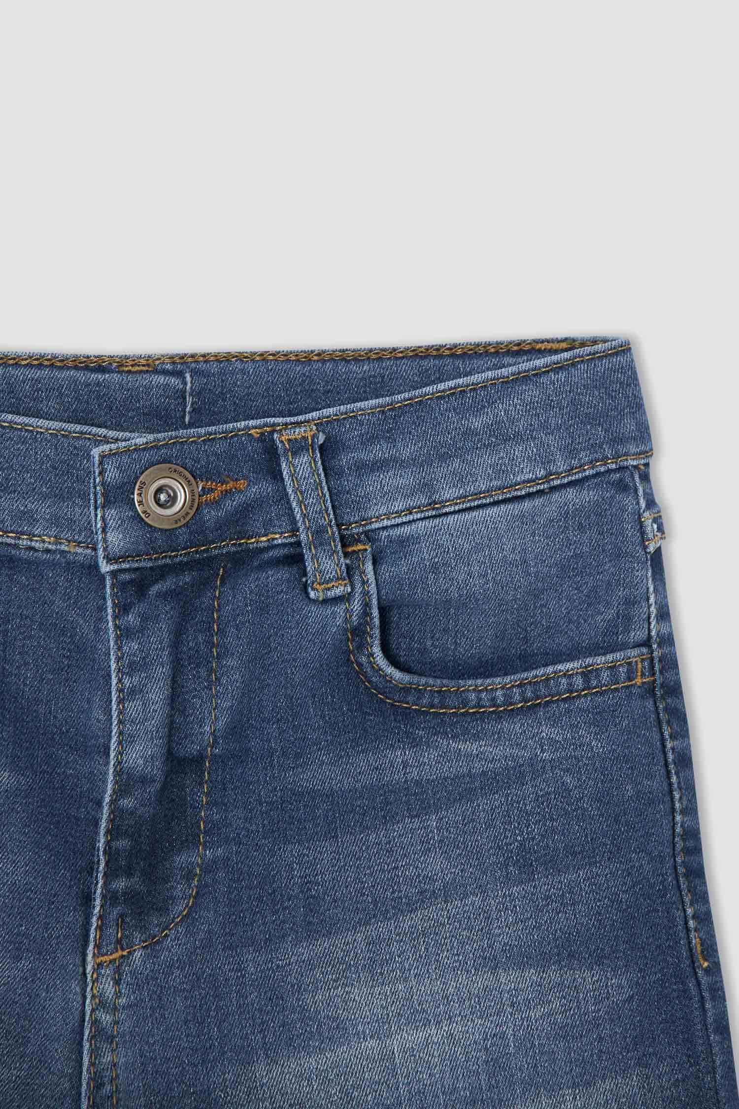 Erkek Çocuk Regular Fit Yırtık Detaylı Jean Bermuda Şort