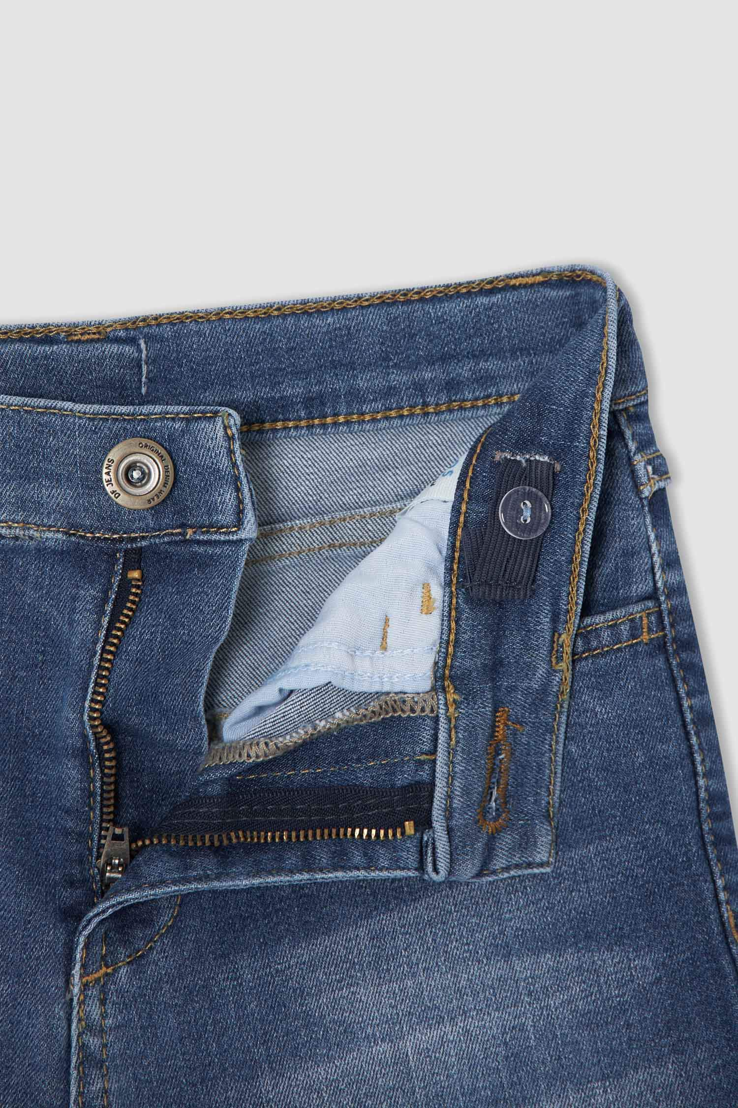 Erkek Çocuk Regular Fit Yırtık Detaylı Jean Bermuda Şort