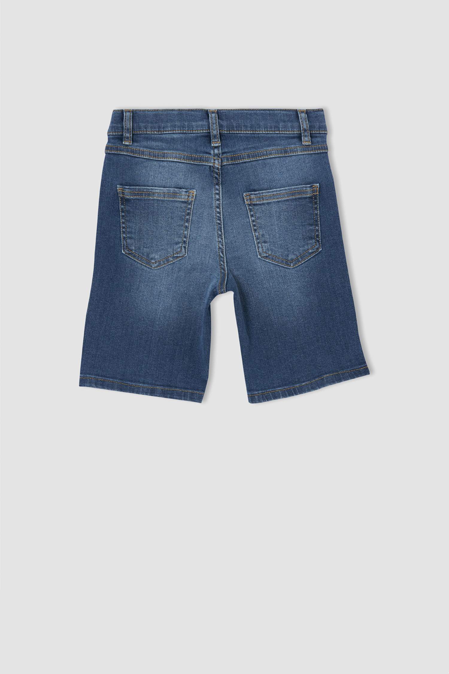 Erkek Çocuk Regular Fit Yırtık Detaylı Jean Bermuda Şort