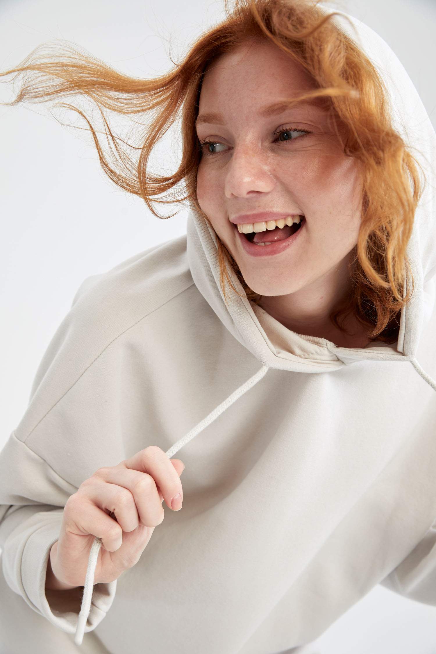 Basic Kapüşonlu İçi Polarlı Relax Fit Sweatshirt