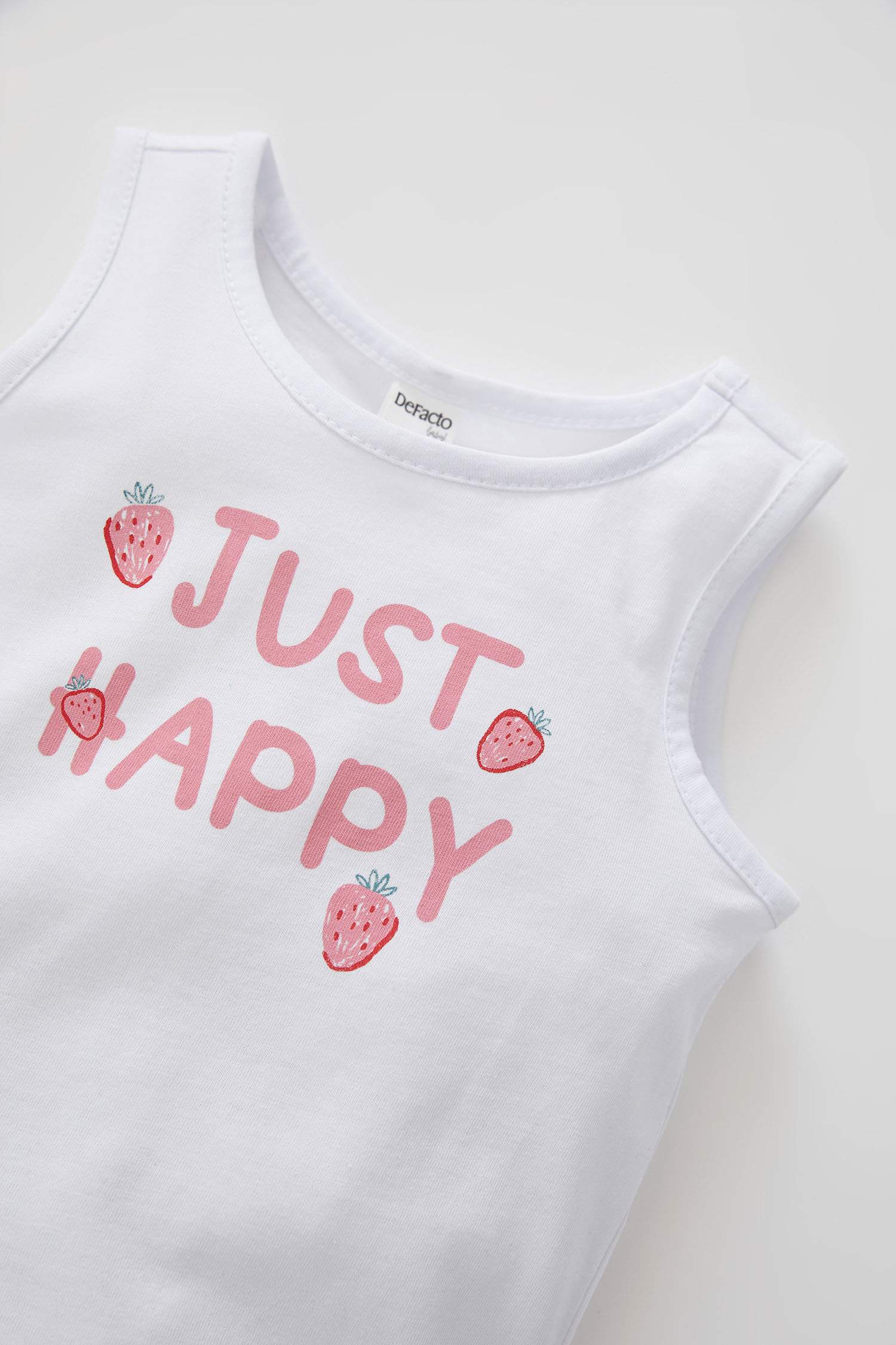 Kız Bebek Çilek Desenli Kolsuz Pijama Takımı