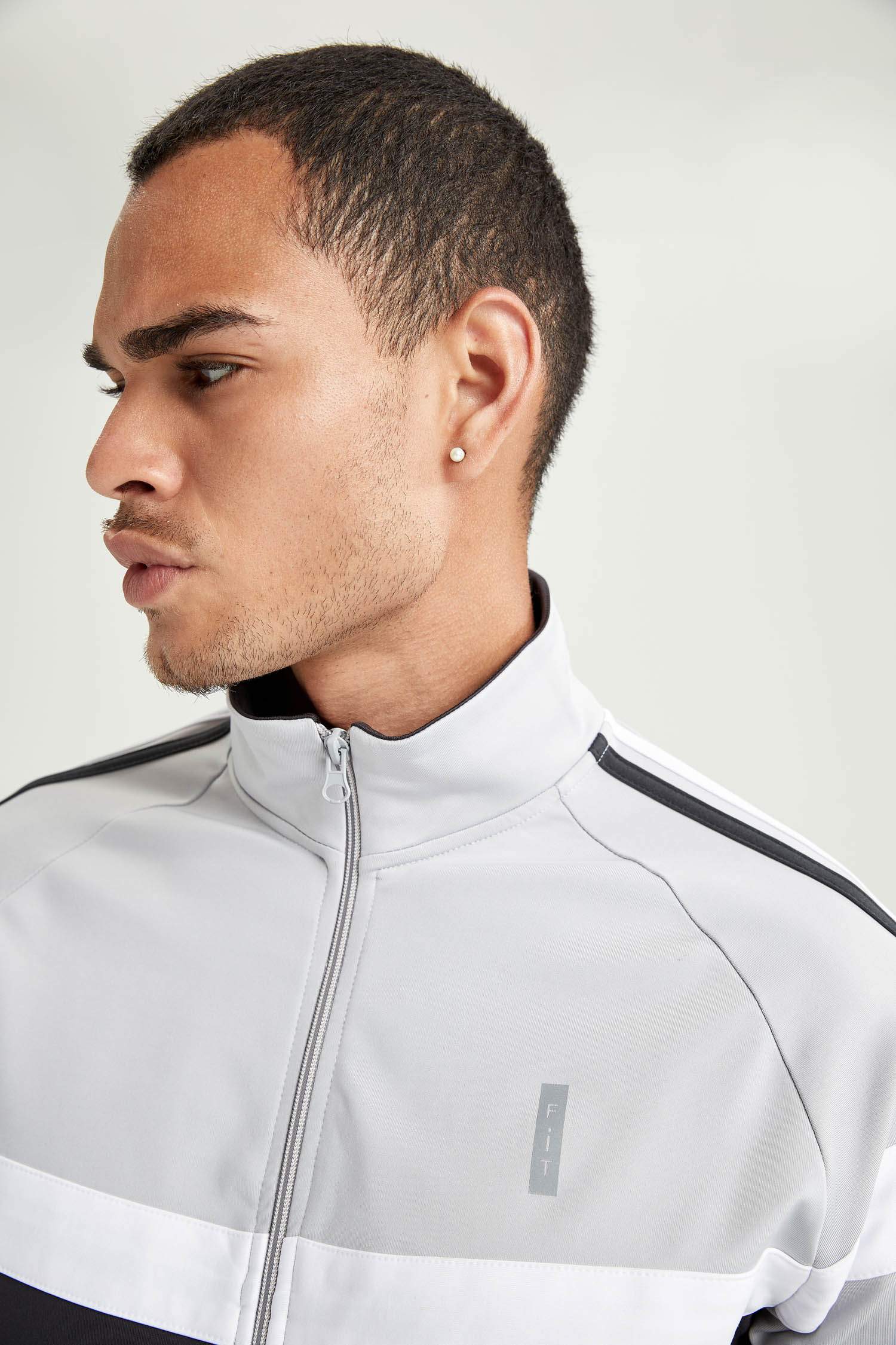 Slim Fit Dik Yaka Fermuarlı Spor Hırka