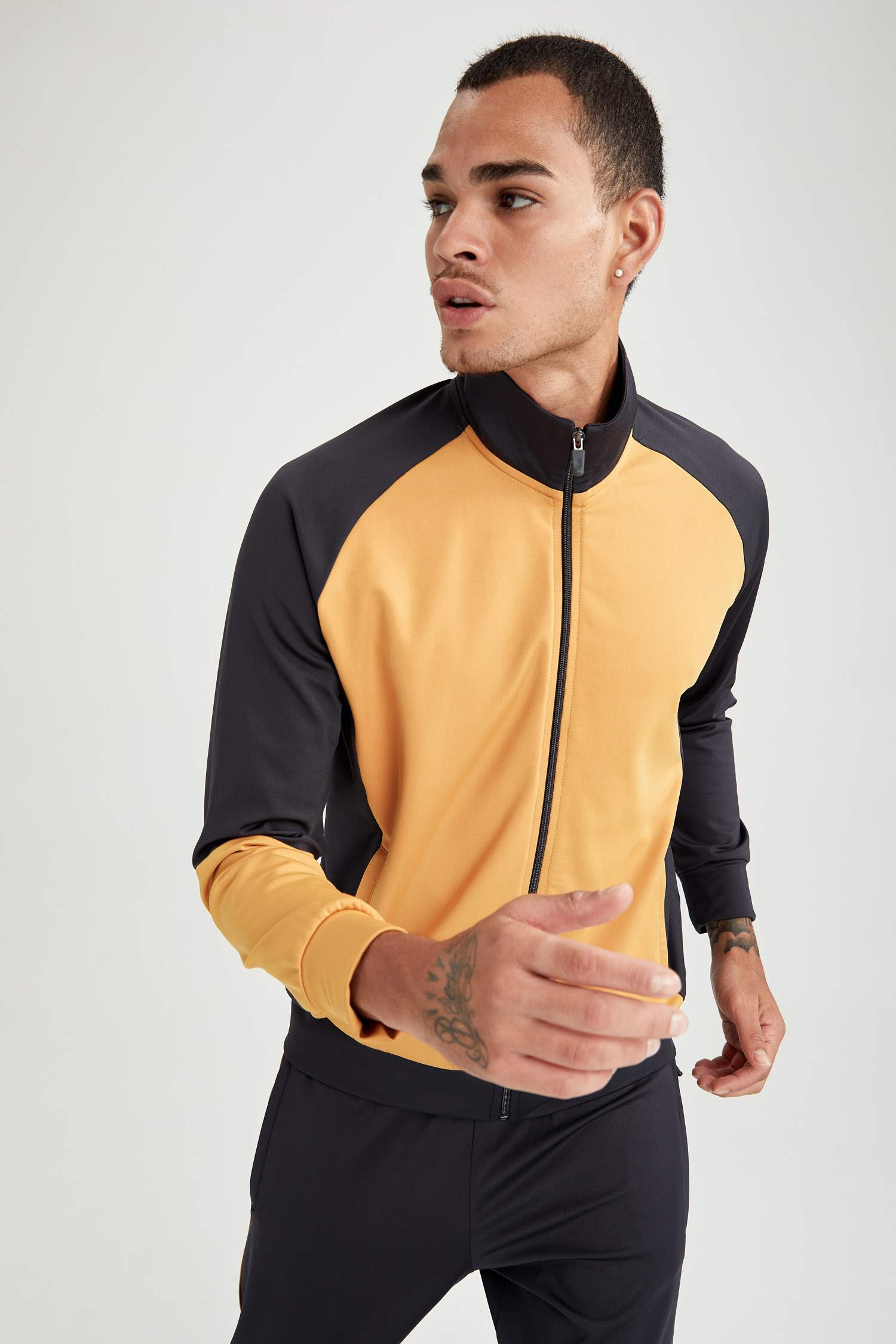 Slim Fit Dik Yaka Fermuarlı Spor Hırka