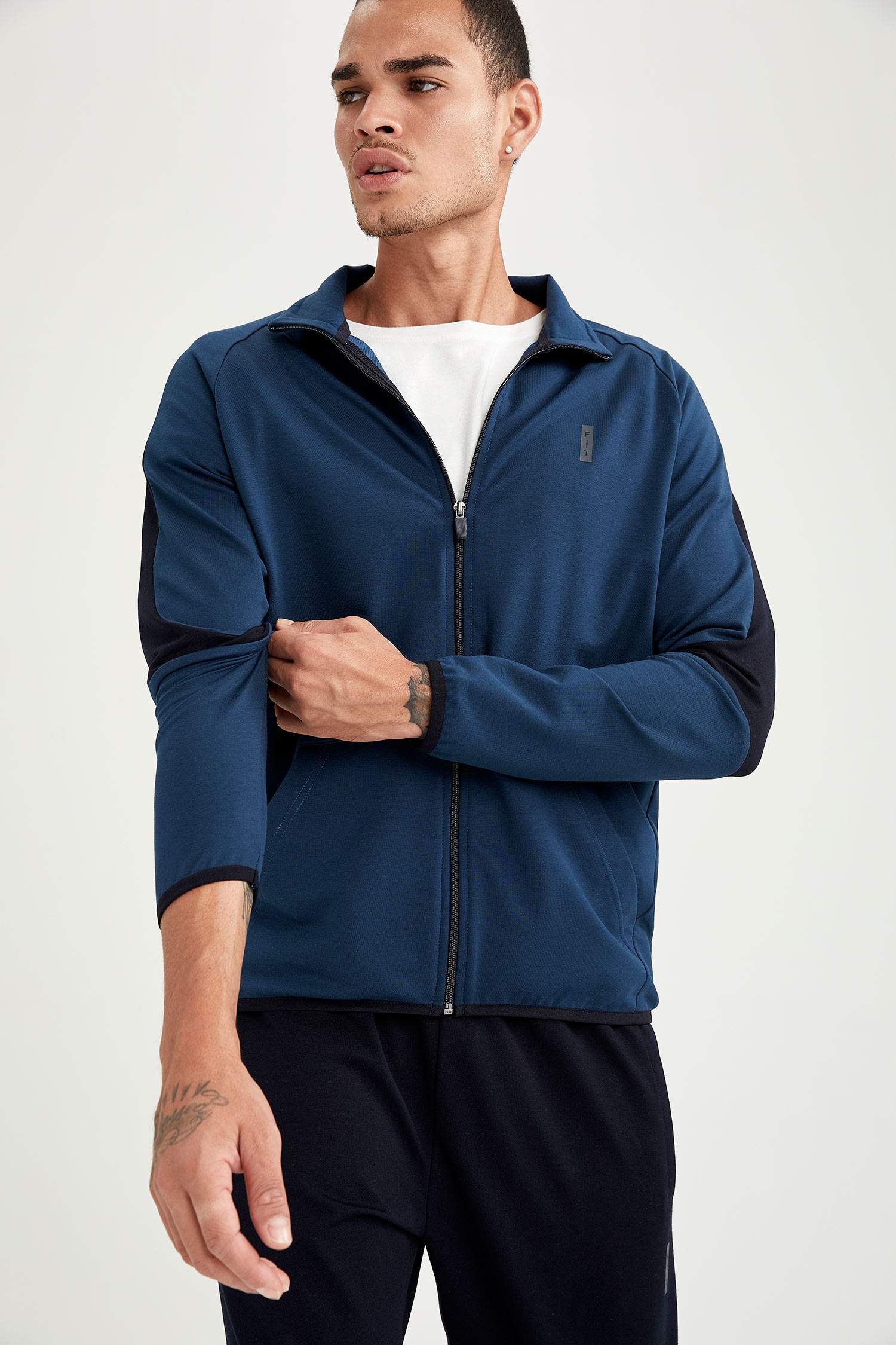 Slim Fit Dik Yaka Fermuarlı Spor Hırka