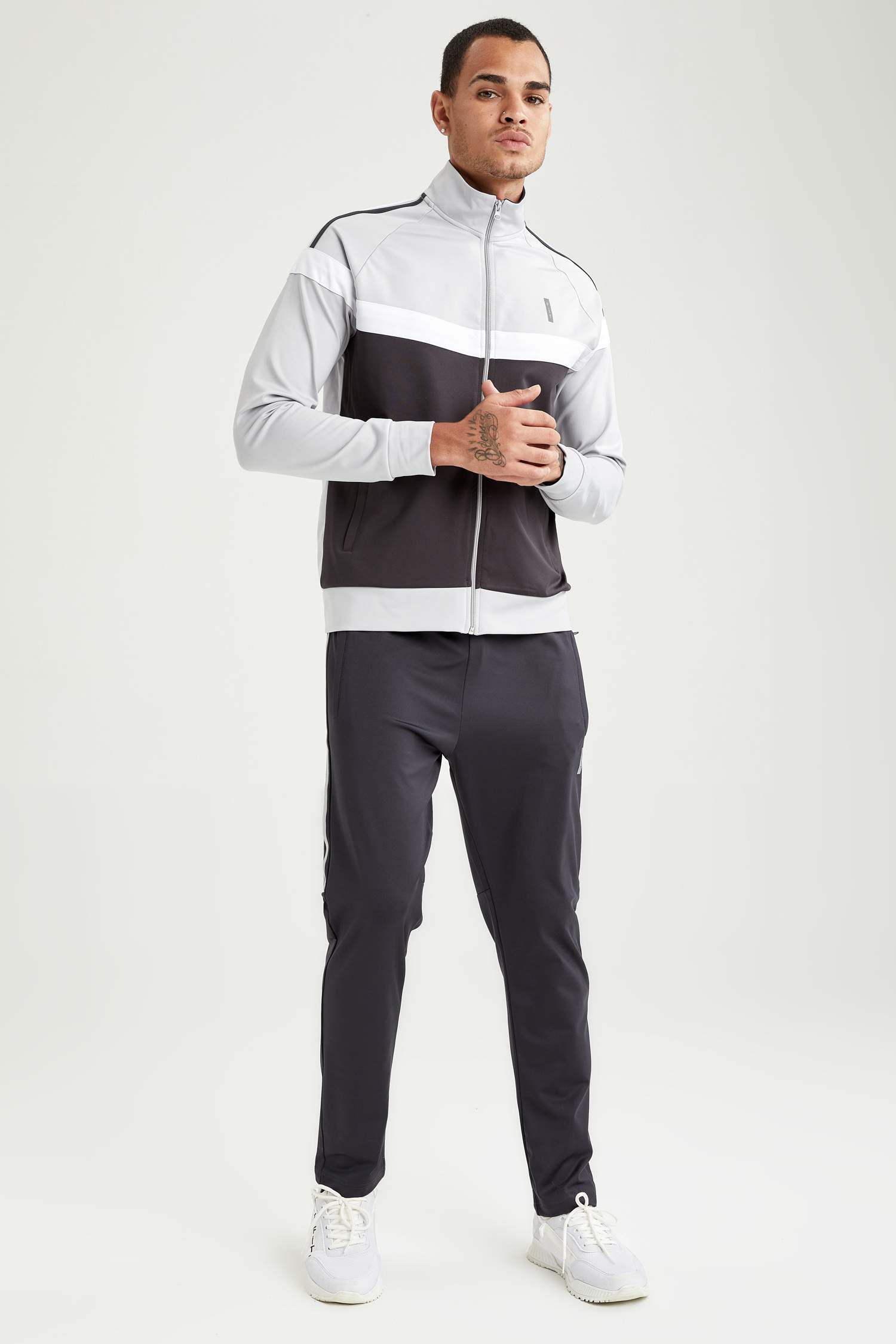 Slim Fit Şerit Detaylı Spor Jogger Eşofman Altı