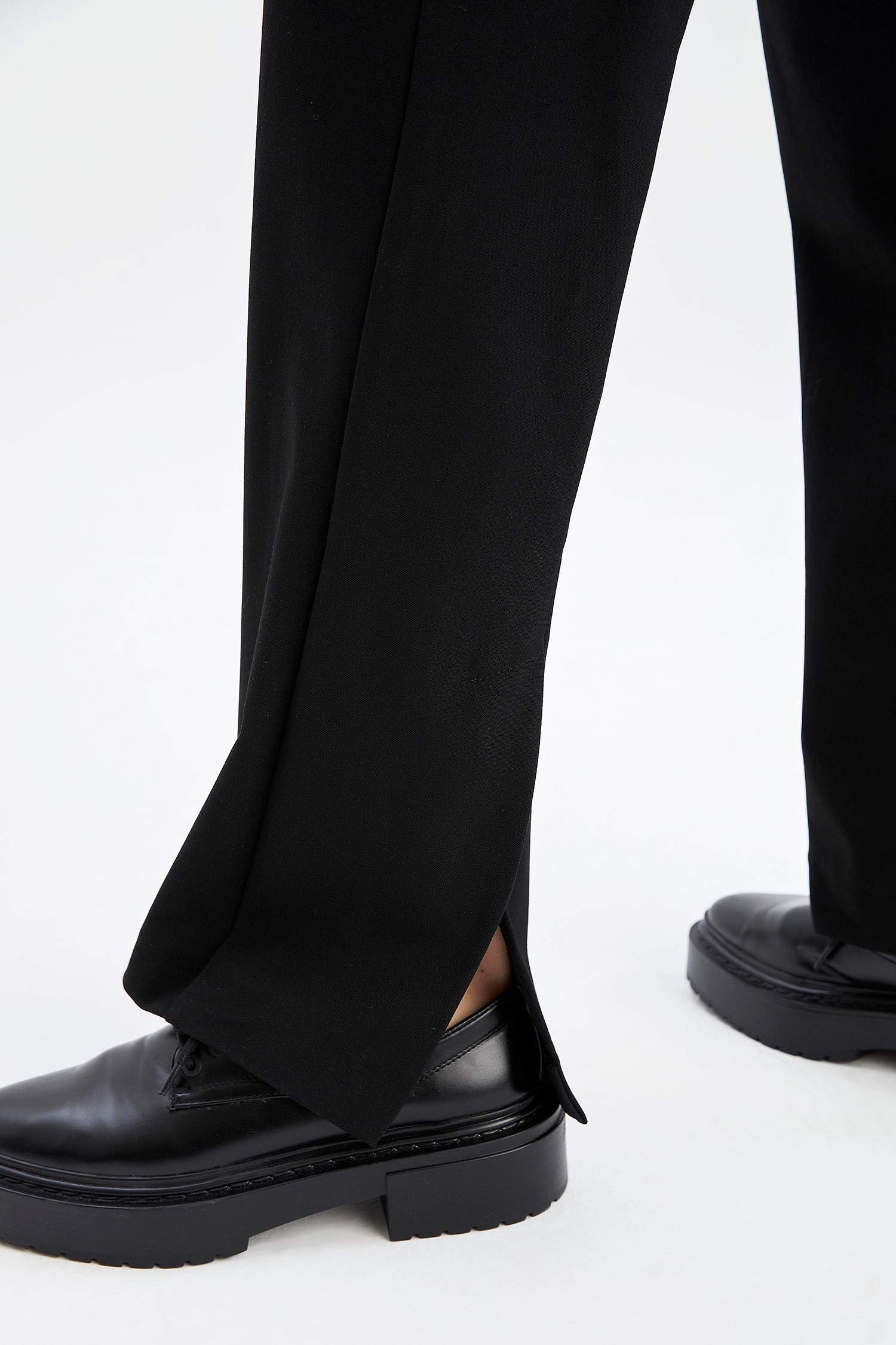 Yırtmaç Detaylı Straight Fit Geniş Paça Palazzo Pantolon
