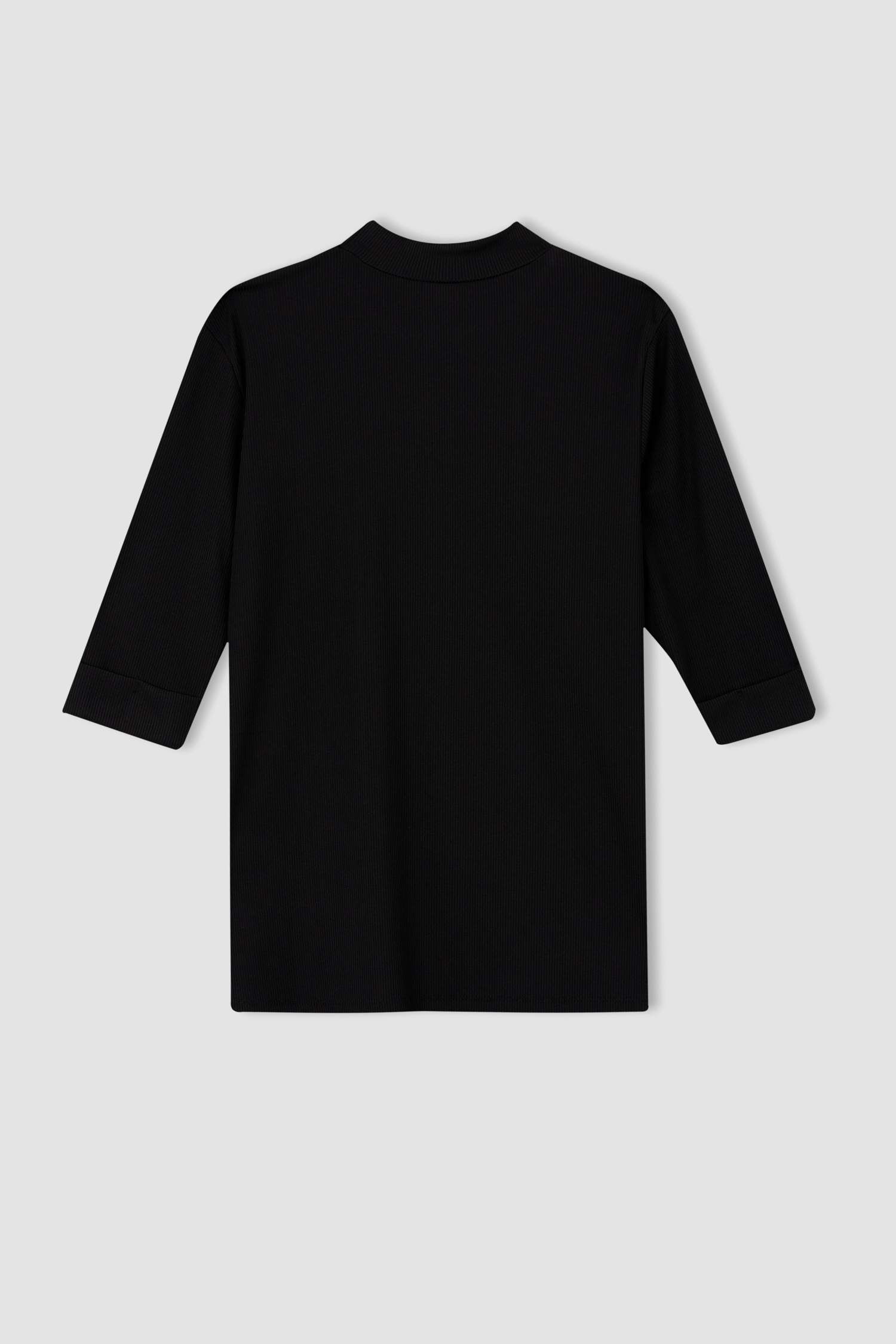 Slim Fit Yarım Balıkçı Yaka Kısa Kollu Tişört