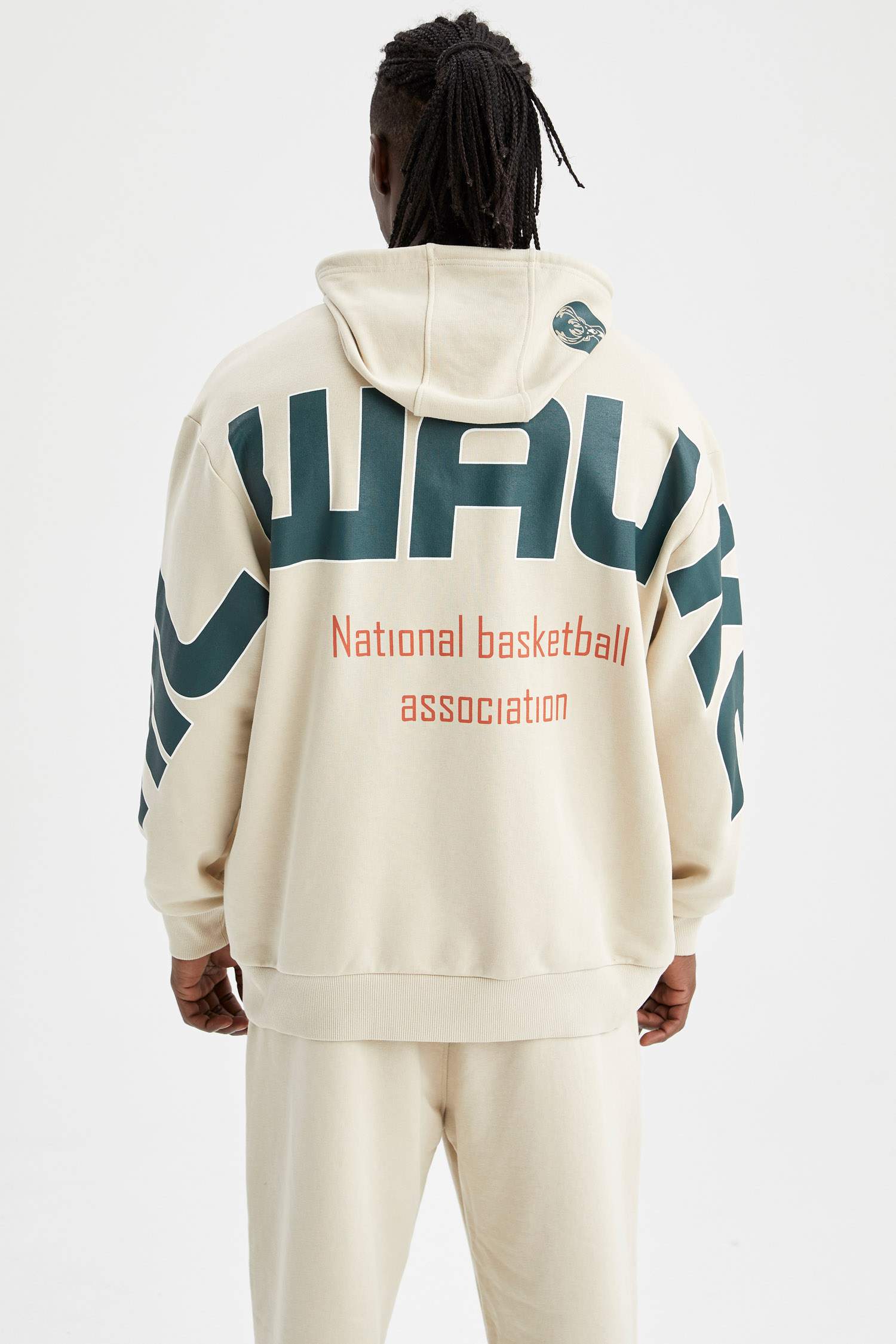 Defacto Fit NBA Milwaukee Bucks Lisanslı Oversize Fit Kapüşonlu Sırt Baskılı Sweatshirt. 8 Defacto Fit NBA Milwaukee Bucks Lisanslı Oversize Fit Kapüşonlu Sırt Baskılı Sweatshirt. 8