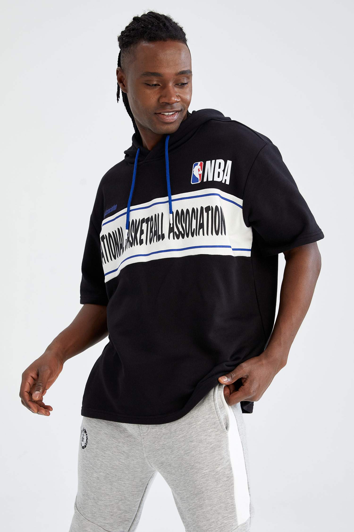 NBA Lisanslı Kapüşonlu İçi Yumuşak Tüylü Kısa Kollu Sweatshirt