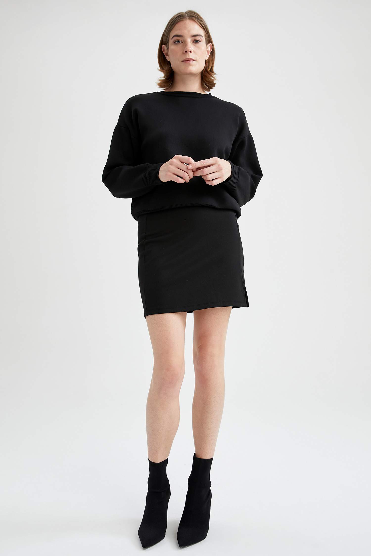 Basic Yırtmaç Detaylı Slim Fit Mini Etek