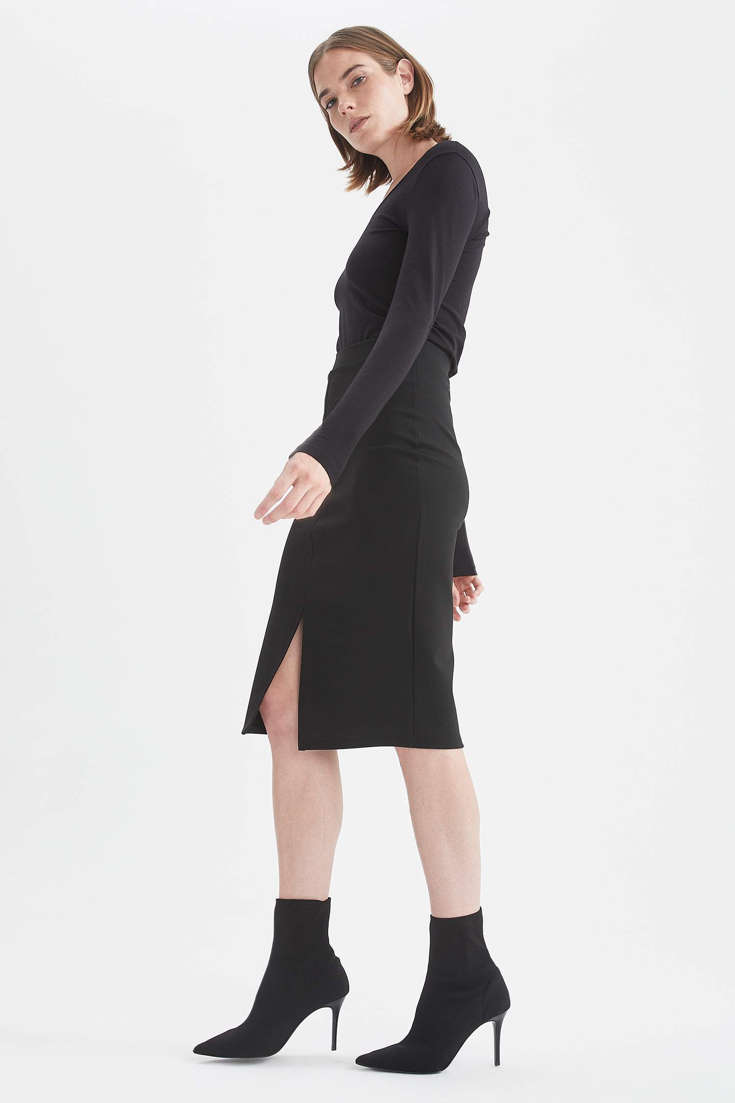 Basic Yırtmaç Detaylı Slim Fit Midi Etek