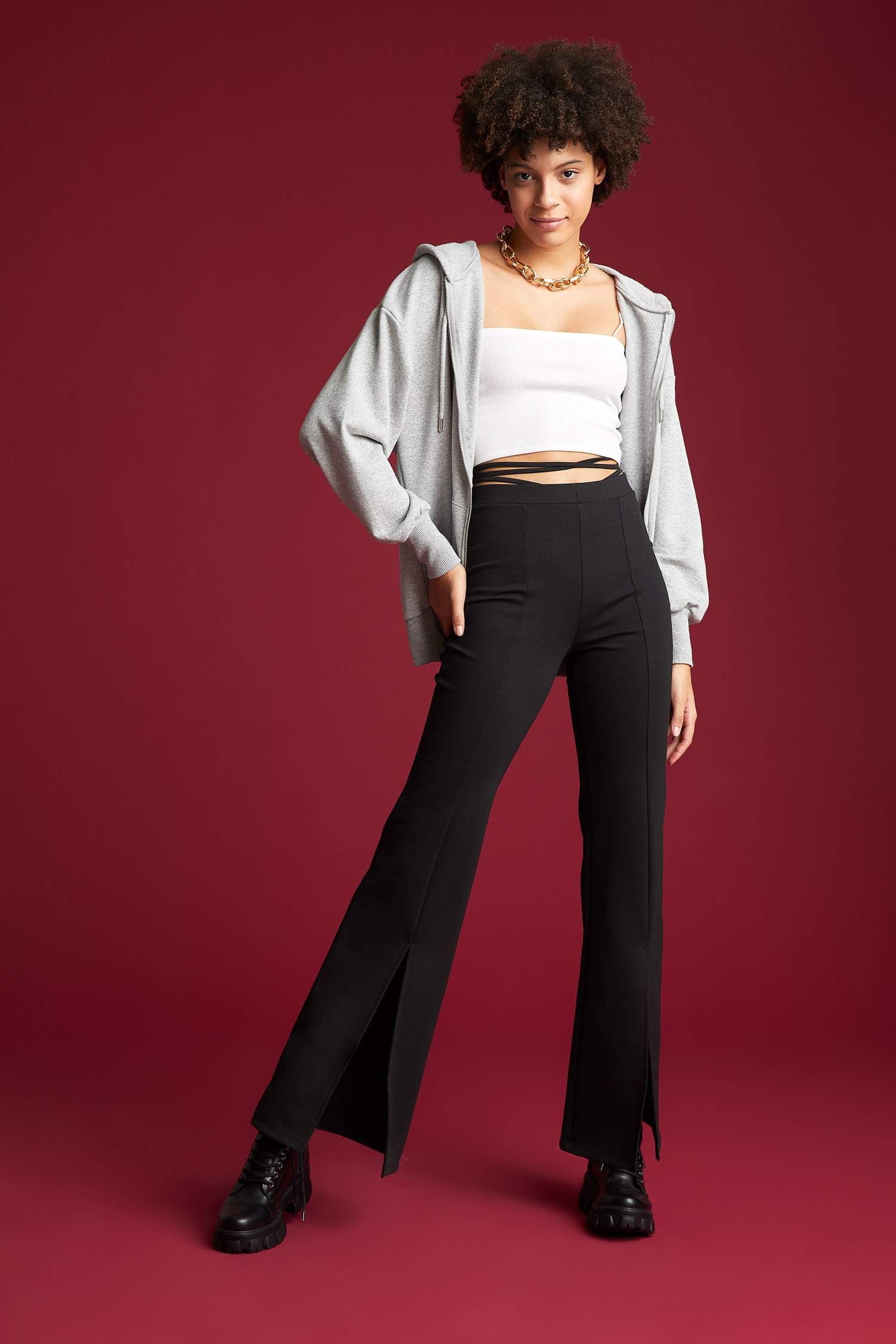 Beli Bağcık Detaylı Yırtmaçlı Slim Fit Geniş Paça Pantolon
