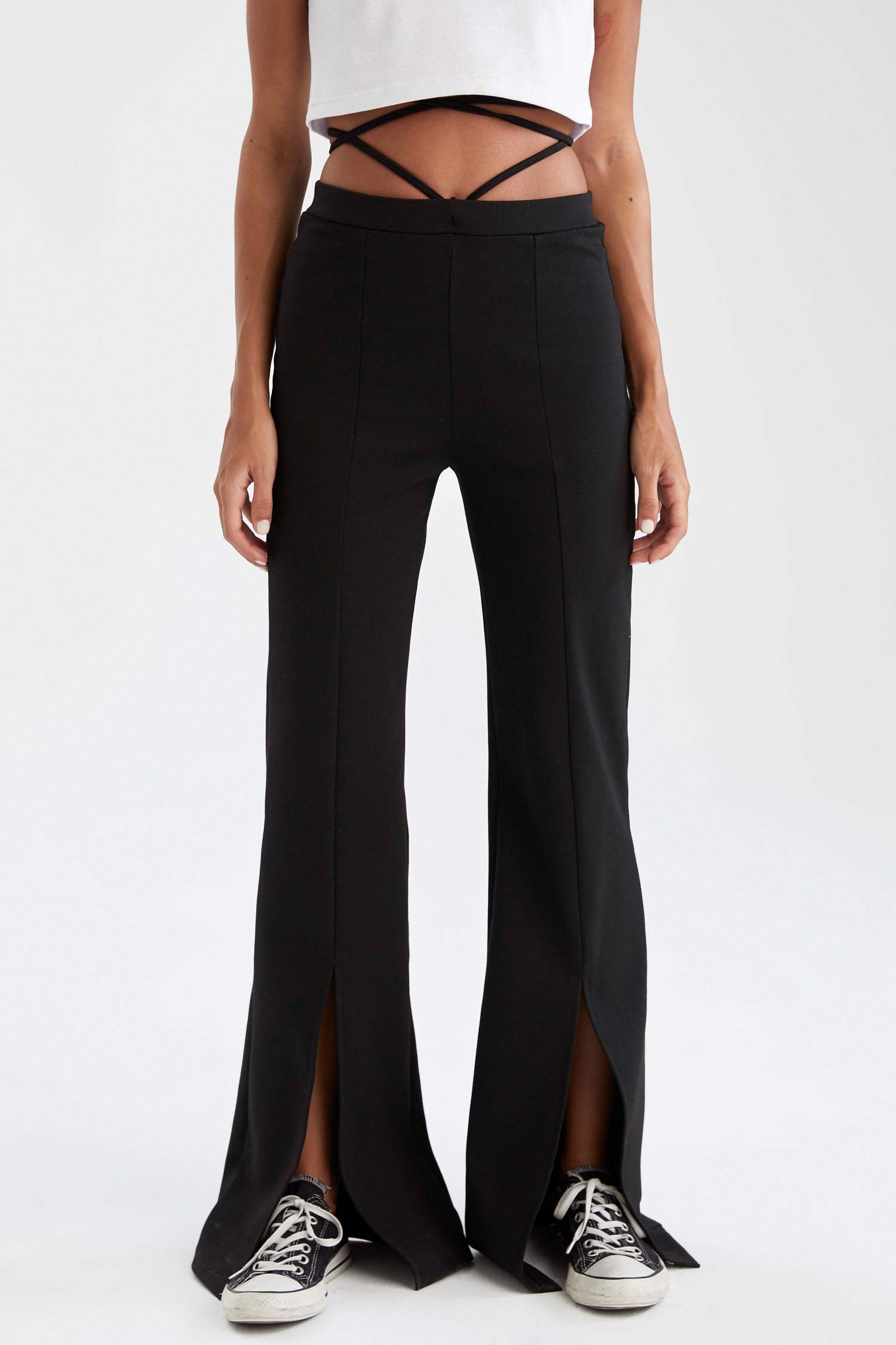Beli Bağcık Detaylı Yırtmaçlı Slim Fit Geniş Paça Pantolon