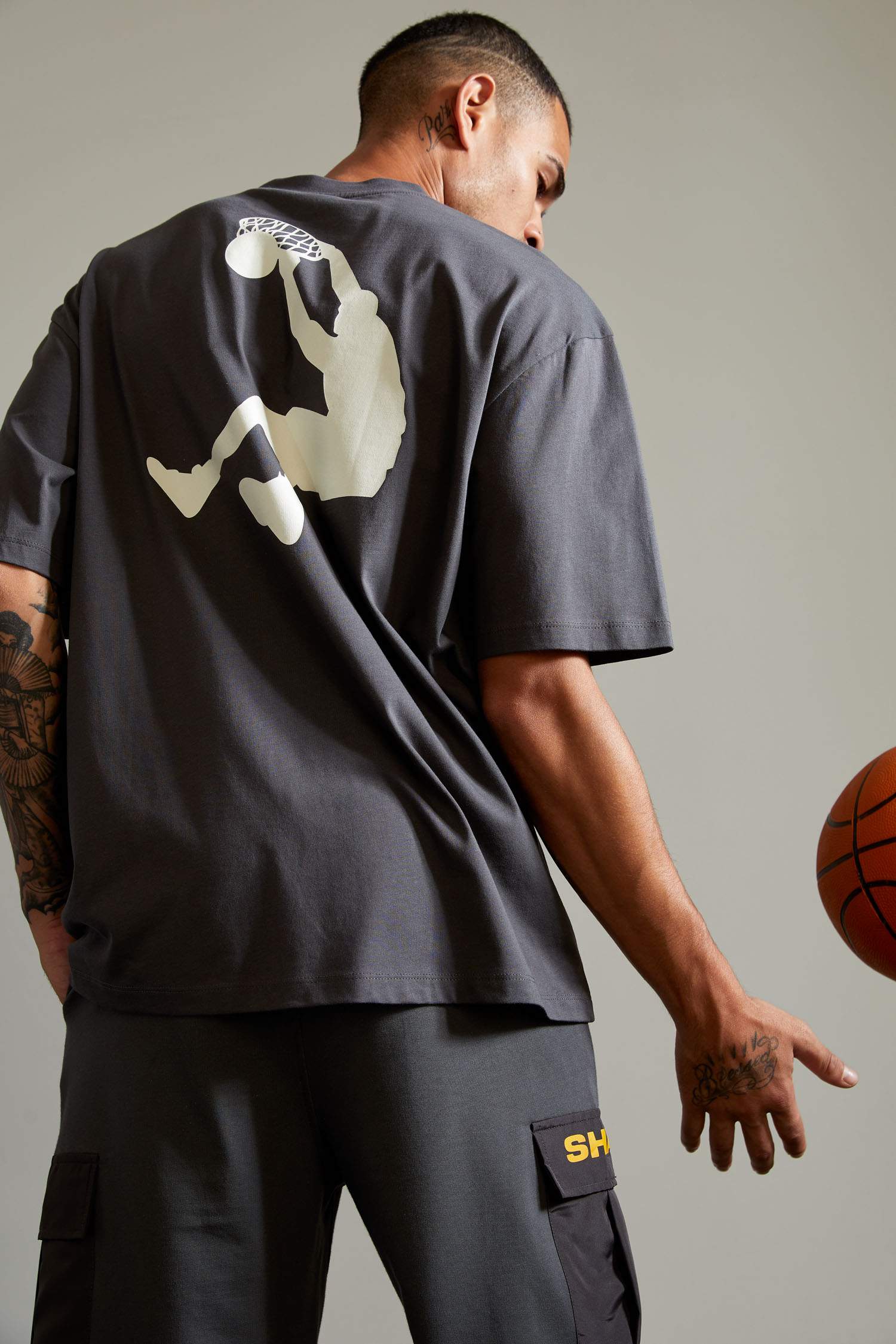 Shaquille O'Neal Lisanslı Oversize Fit Bisiklet Yaka Sırt Baskılı Kısa Kollu Tişört