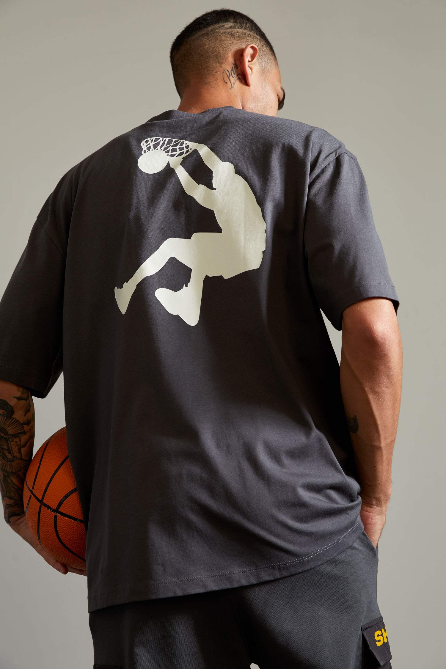 Shaquille O'Neal Lisanslı Oversize Fit Bisiklet Yaka Sırt Baskılı Kısa Kollu Tişört