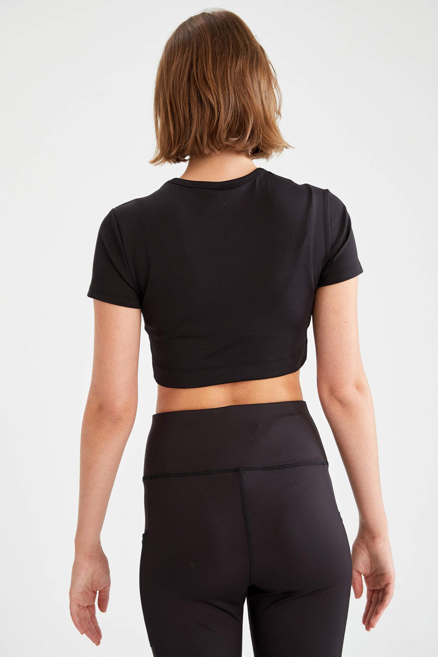 Bisiklet Yaka Slim Fit Crop Spor Tişört