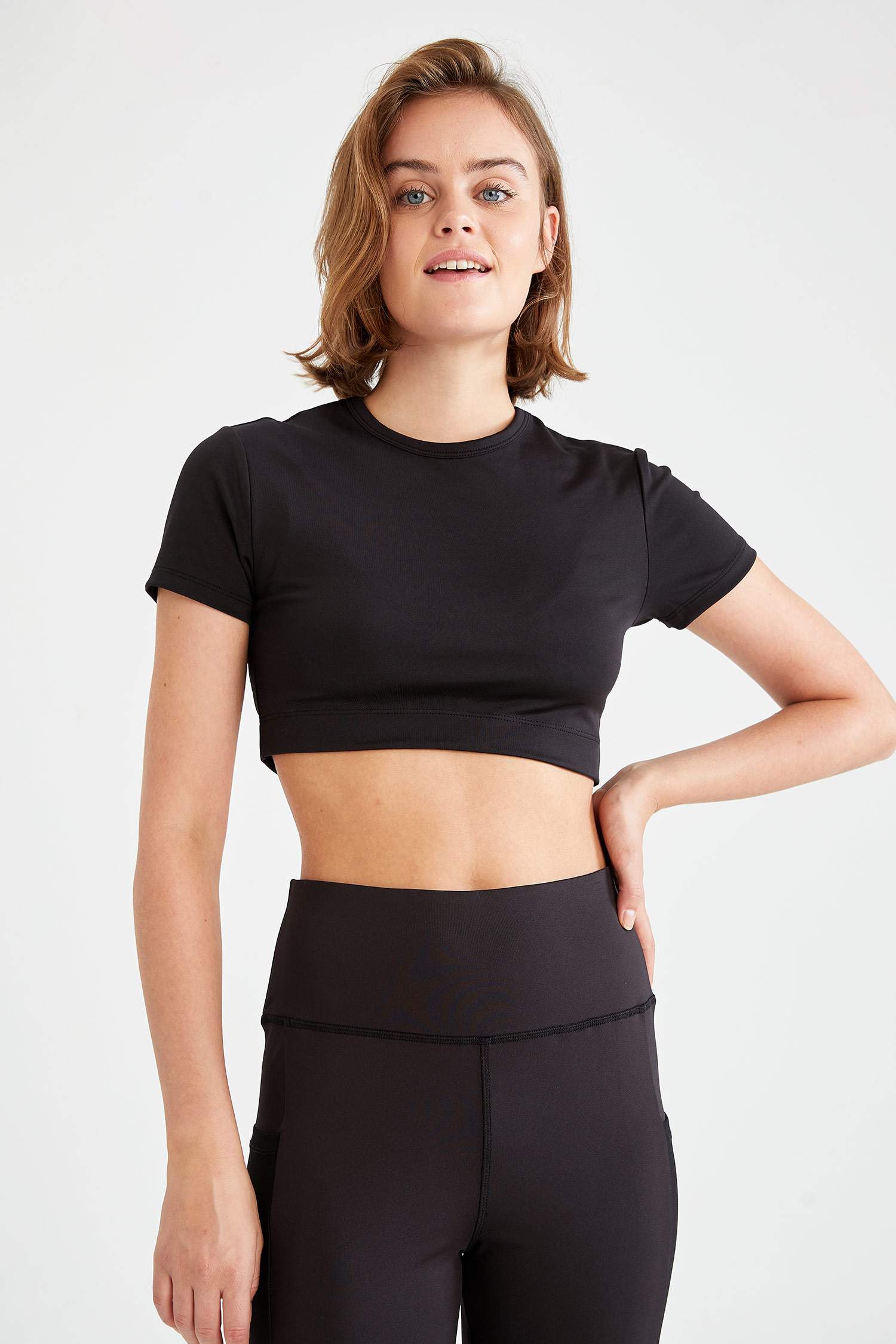Bisiklet Yaka Slim Fit Crop Spor Tişört