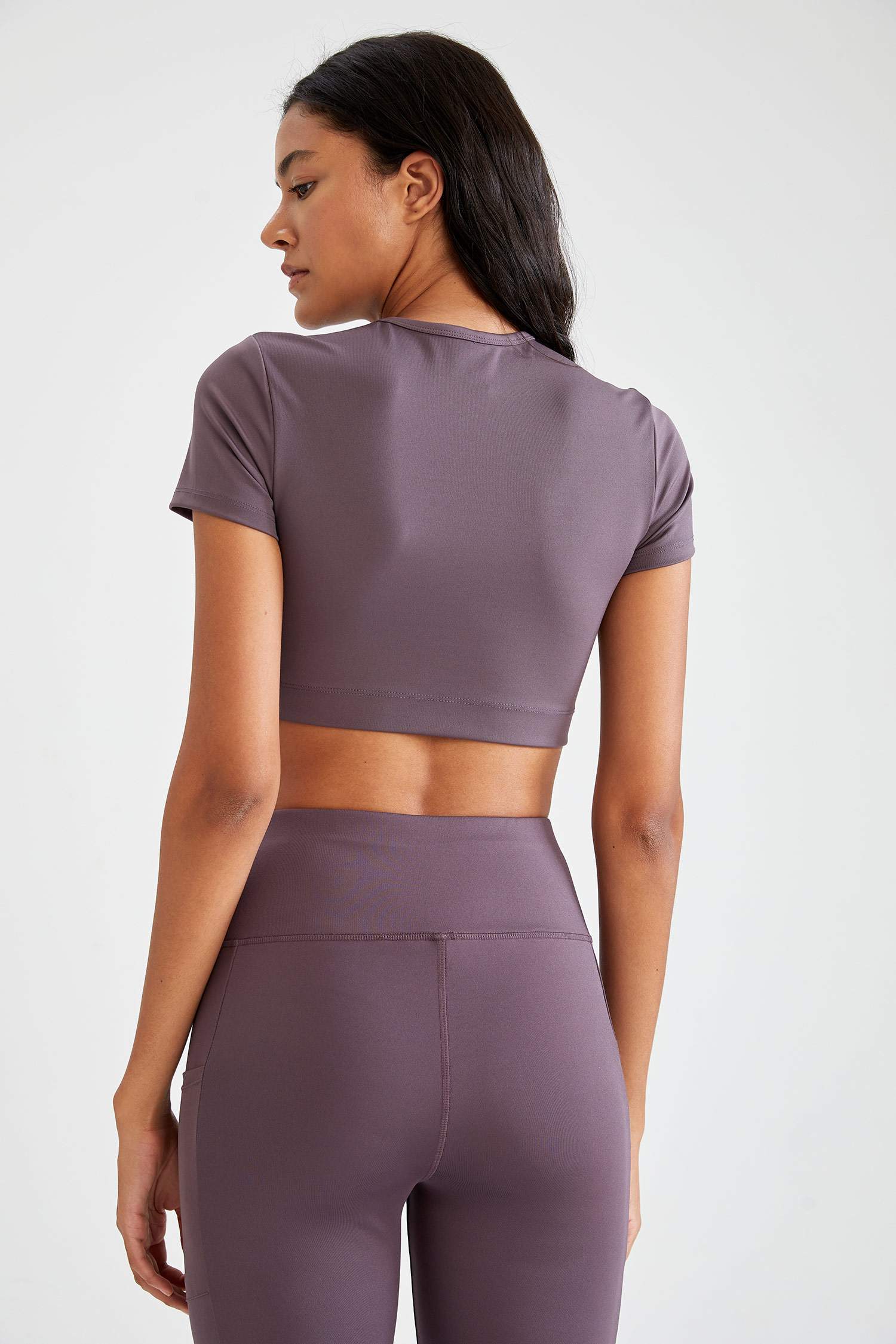 Bisiklet Yaka Slim Fit Crop Spor Tişört