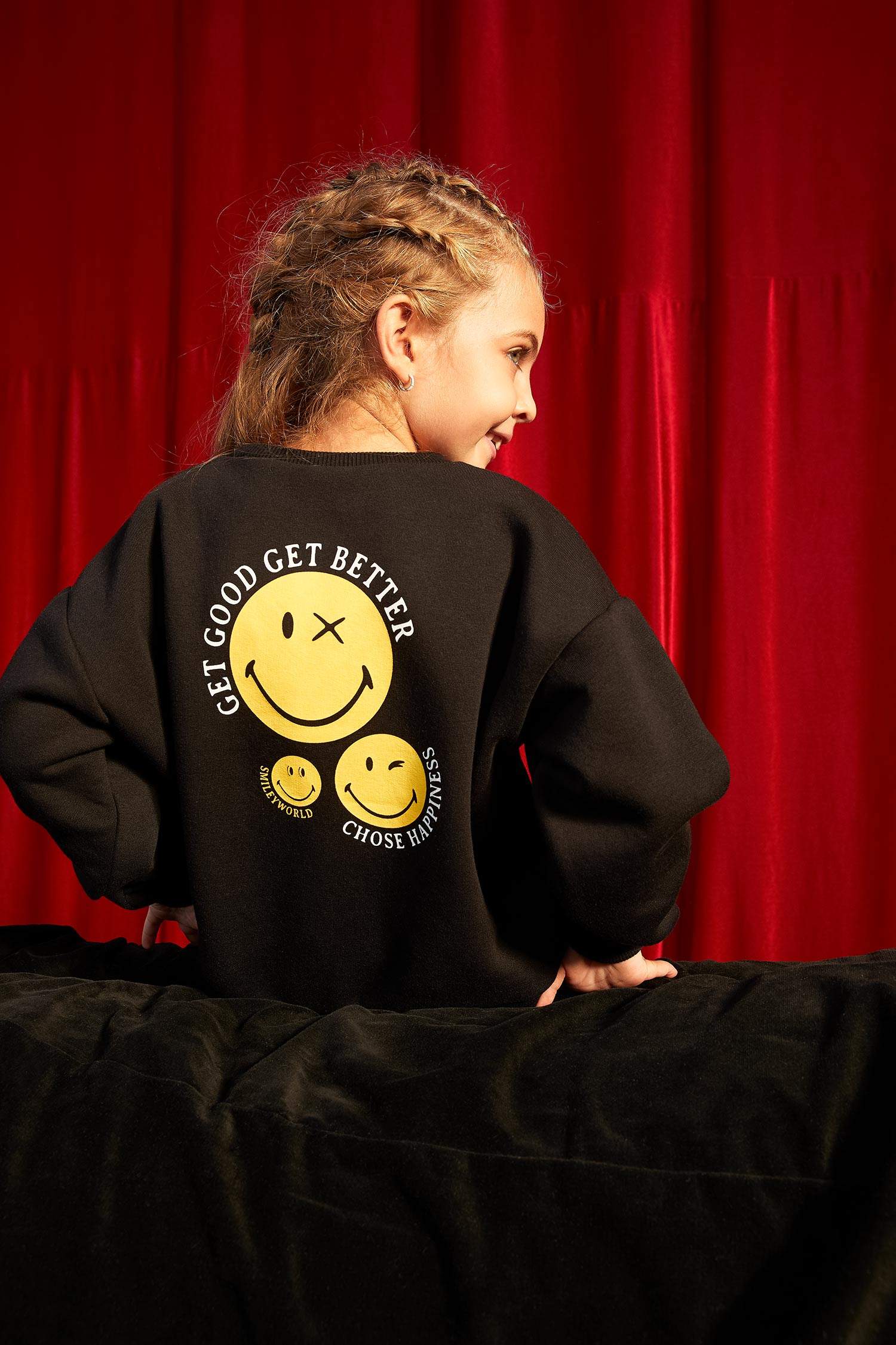 Kız Çocuk SmileyWorld Lisanslı Regular Fit Sırt Baskılı Bisiklet Yaka Sweatshirt
