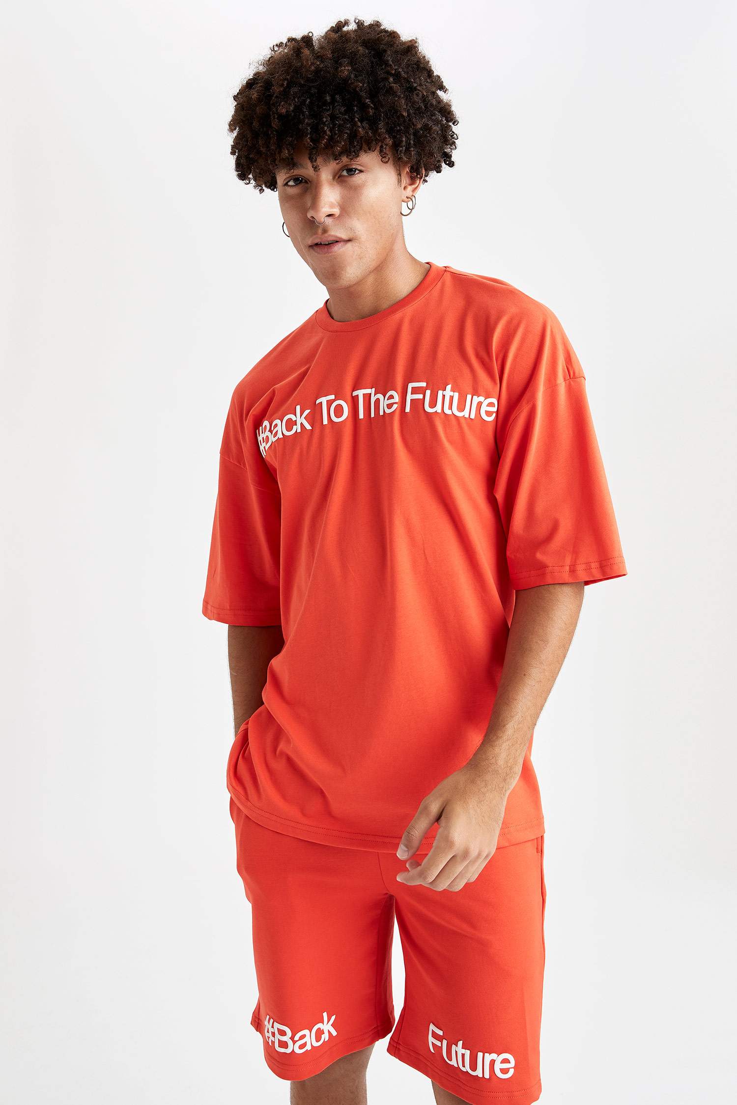 Oversize Fit Bisiklet Yaka Slogan Baskılı Kısa Kollu Tişört