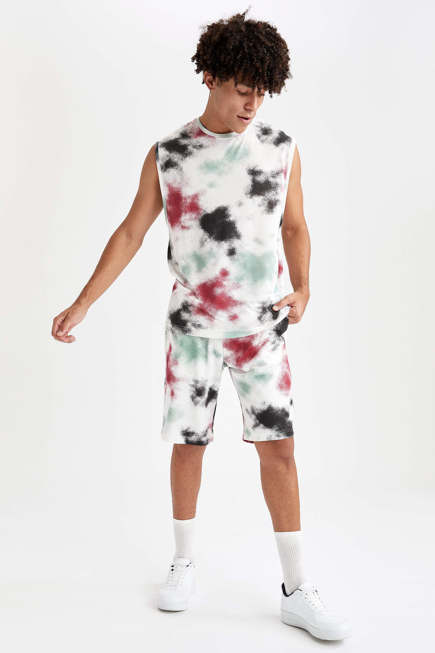 Regular Fit Batik Desenli Şort