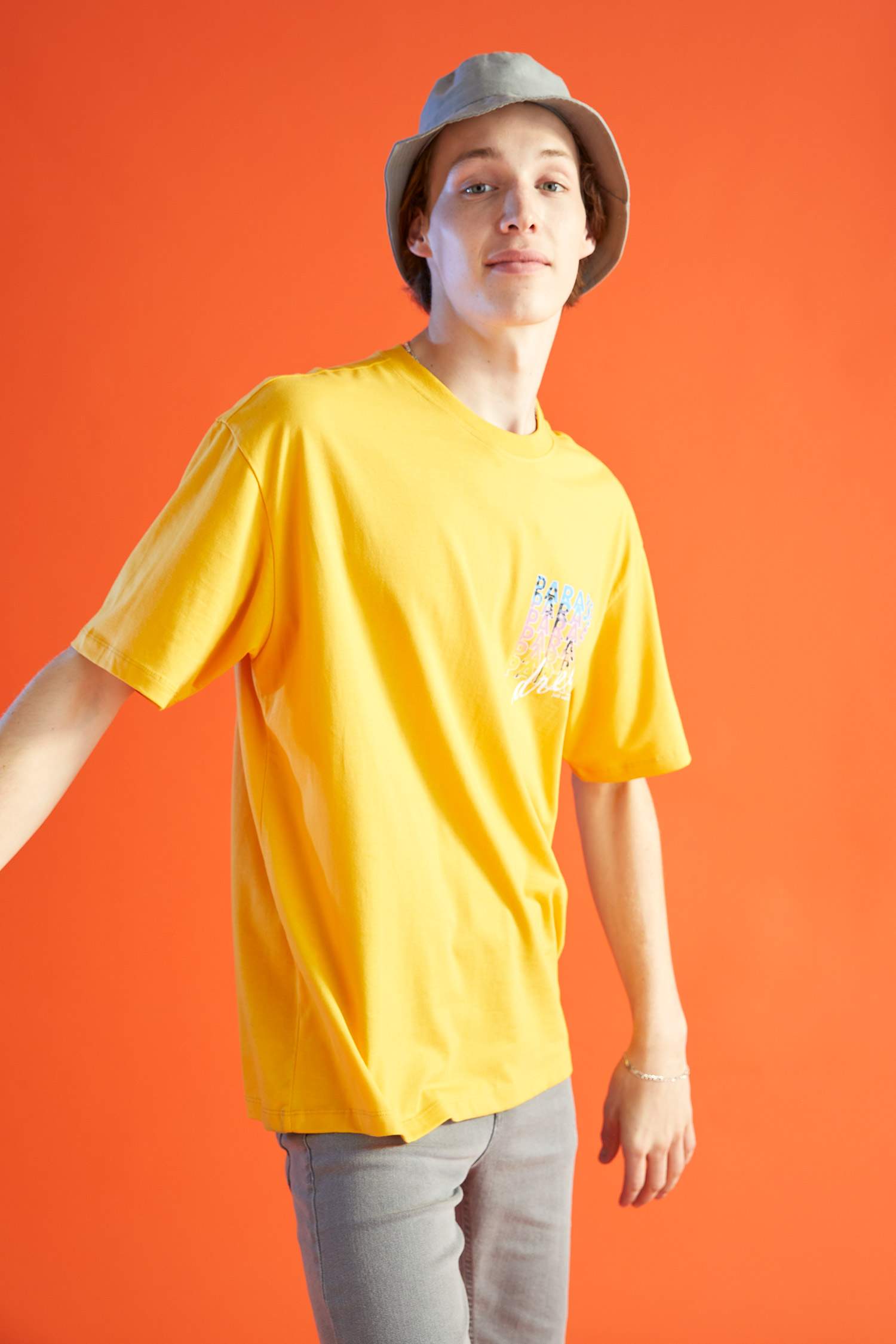 Oversize Fit Bisiklet Yaka Sırt Baskılı Kısa Kollu Tişört