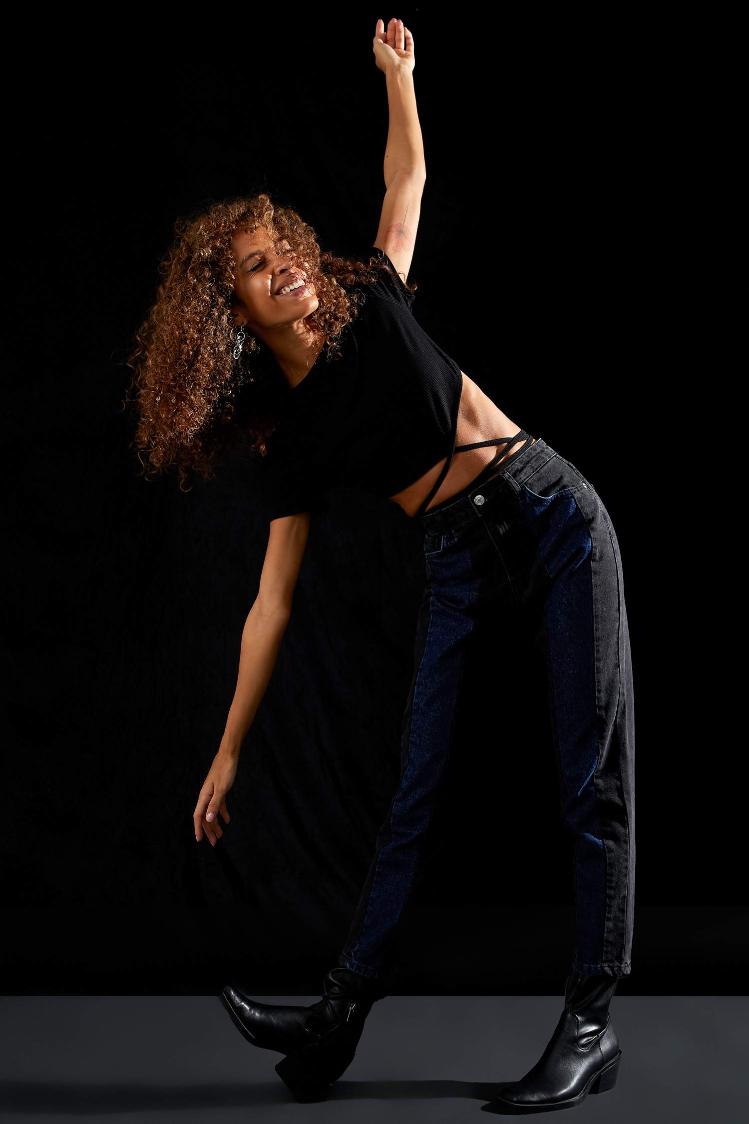 Lina Renk Bloklu Mom Fit Yıkamalı Jean Pantolon