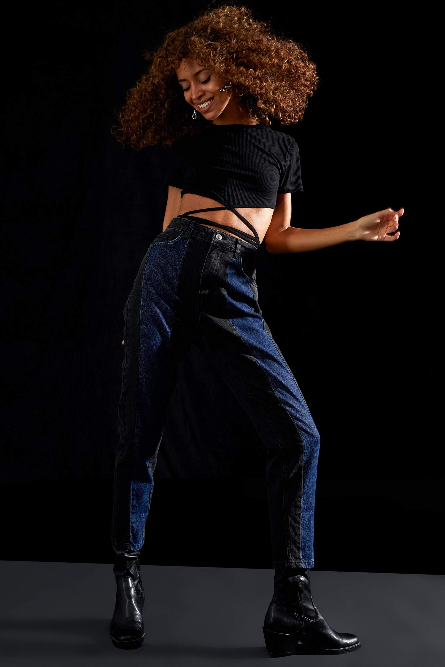 Lina Renk Bloklu Mom Fit Yıkamalı Jean Pantolon