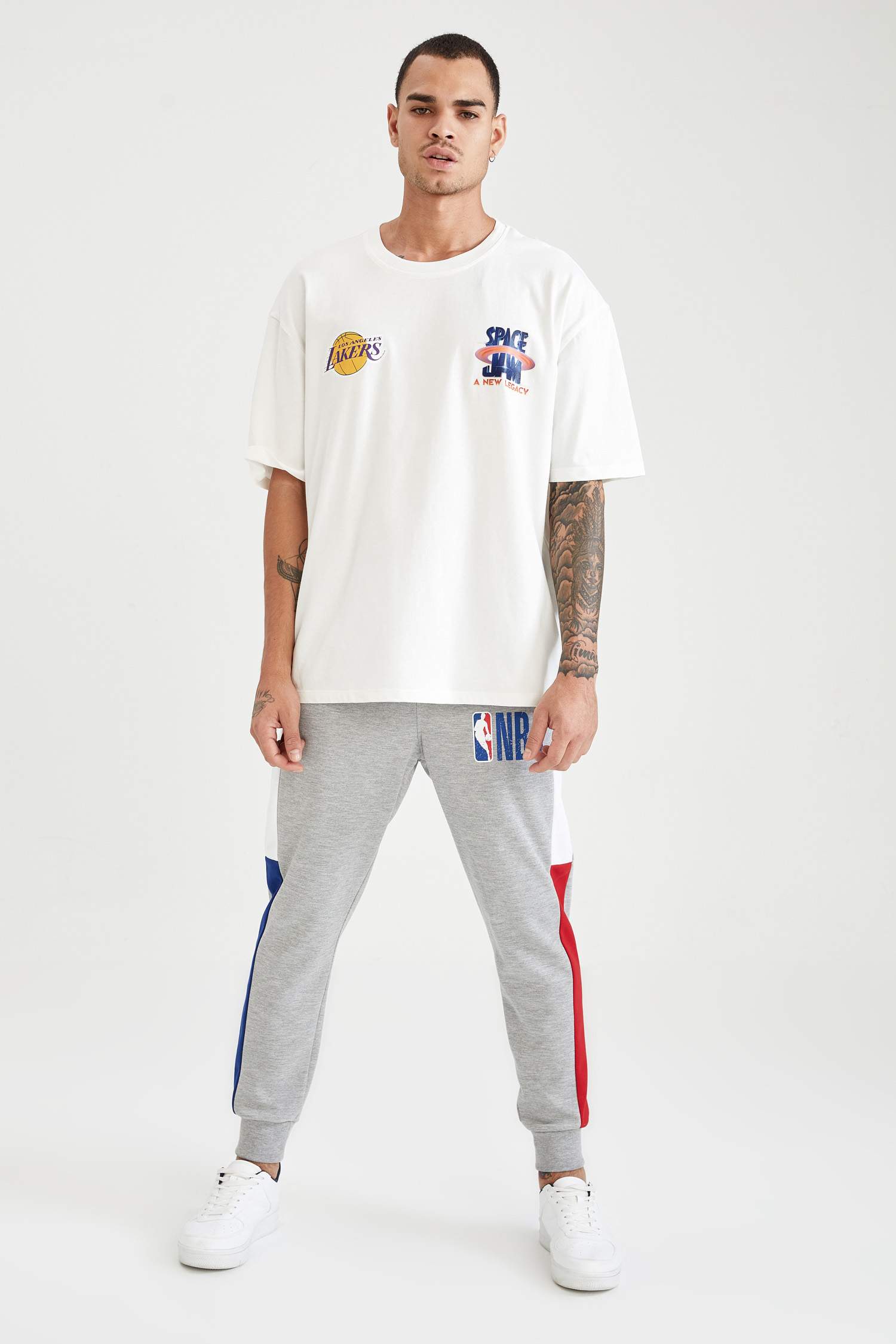Space Jam ve NBA Los Angeles Lakers Lisanslı Oversize Fit Sırt Baskılı Kısa Kollu Tişört