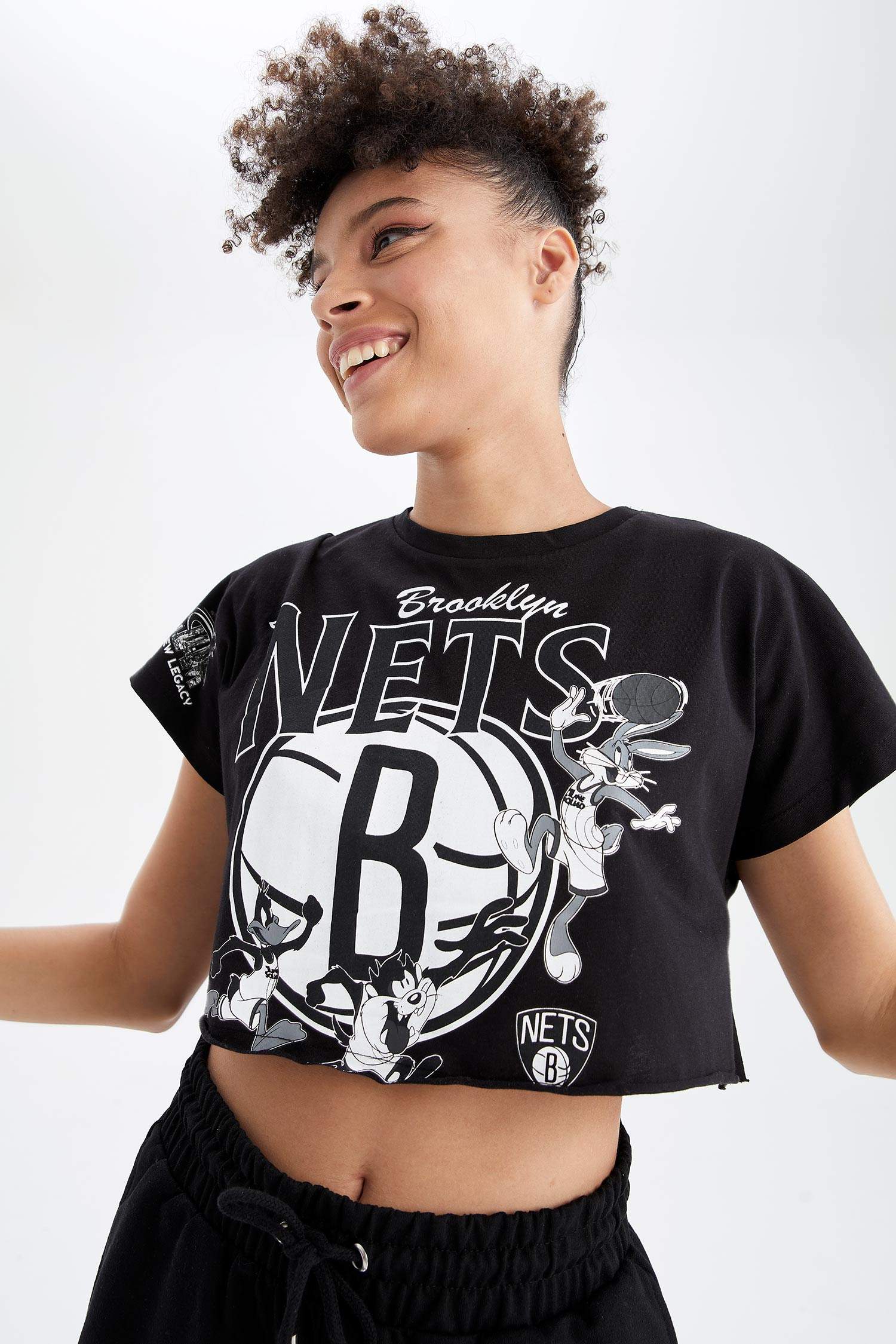 Coool NBA X Space Jam 2 Brooklyn Nets Lisanslı Bisiklet Yaka Crop Tişört