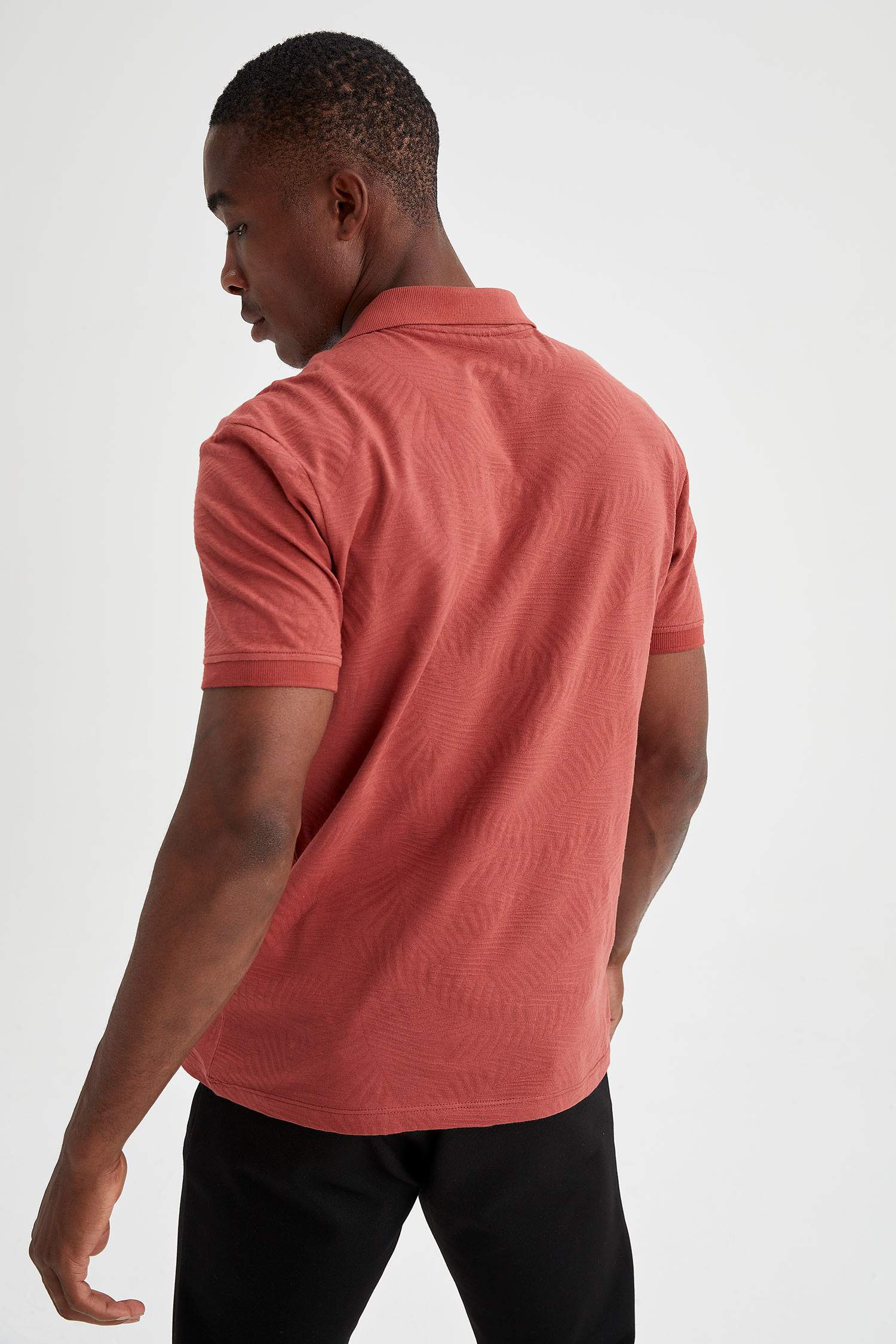 MODERN FIT Apaş Yaka Cepsiz Kısa Kollu Polo Tişört