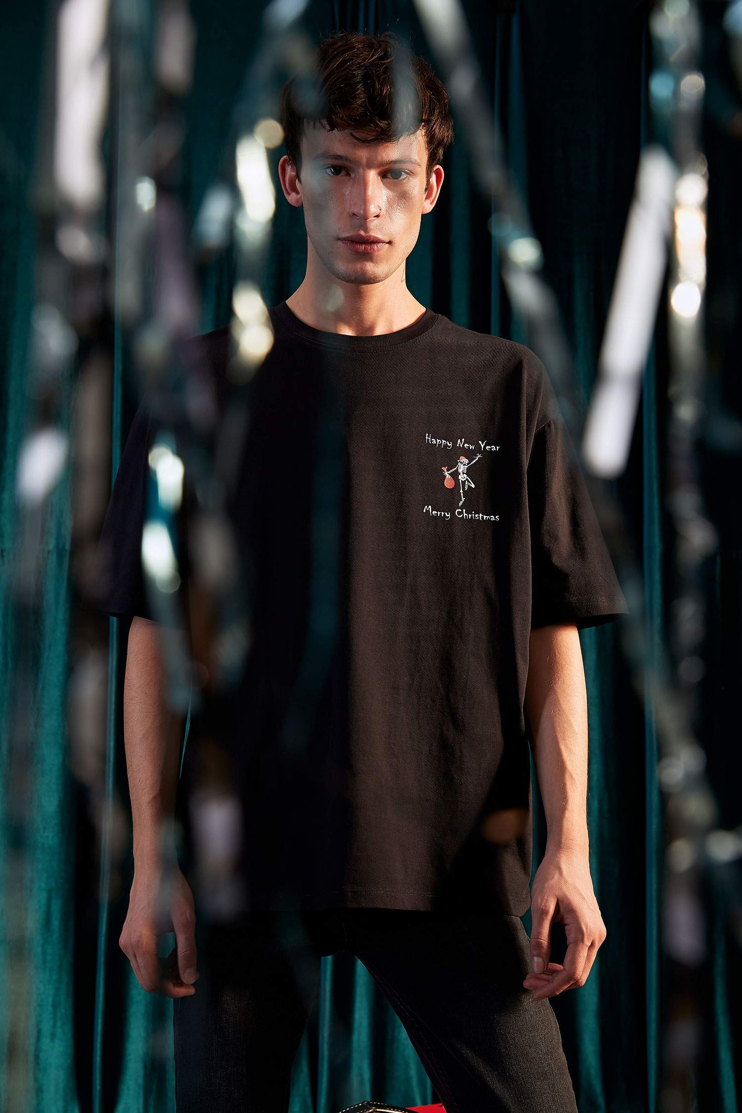 Yılbaşı Temalı Oversize Fit Bisiklet Yaka Sırt Baskılı Kısa Kollu Tişört