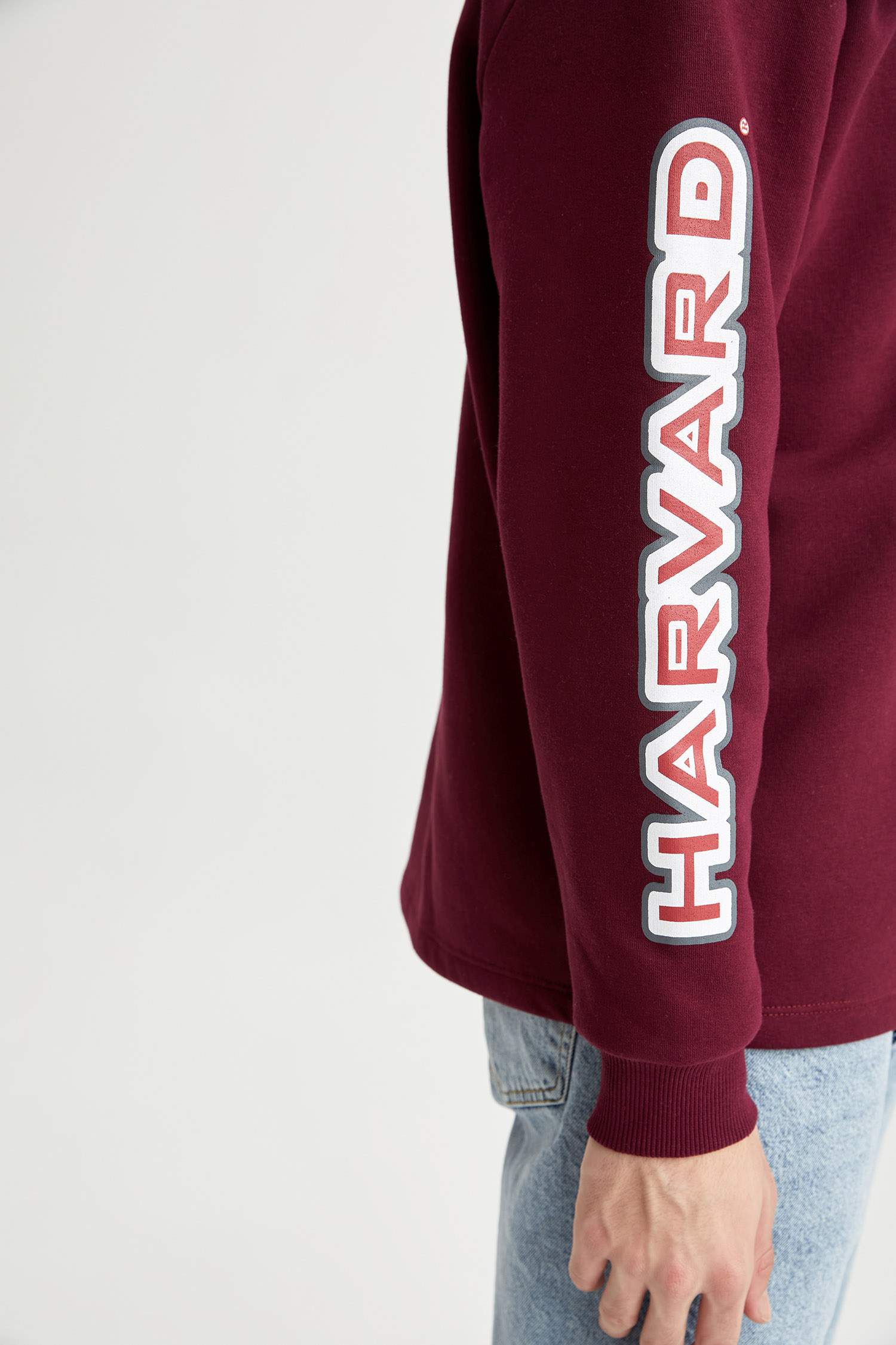 Defacto Coool Harvard University Lisanslı Oversize Fit Polo Yaka İçi Yumuşak Tüylü Sweatshirt. 6 Defacto Coool Harvard University Lisanslı Oversize Fit Polo Yaka İçi Yumuşak Tüylü Sweatshirt. 6