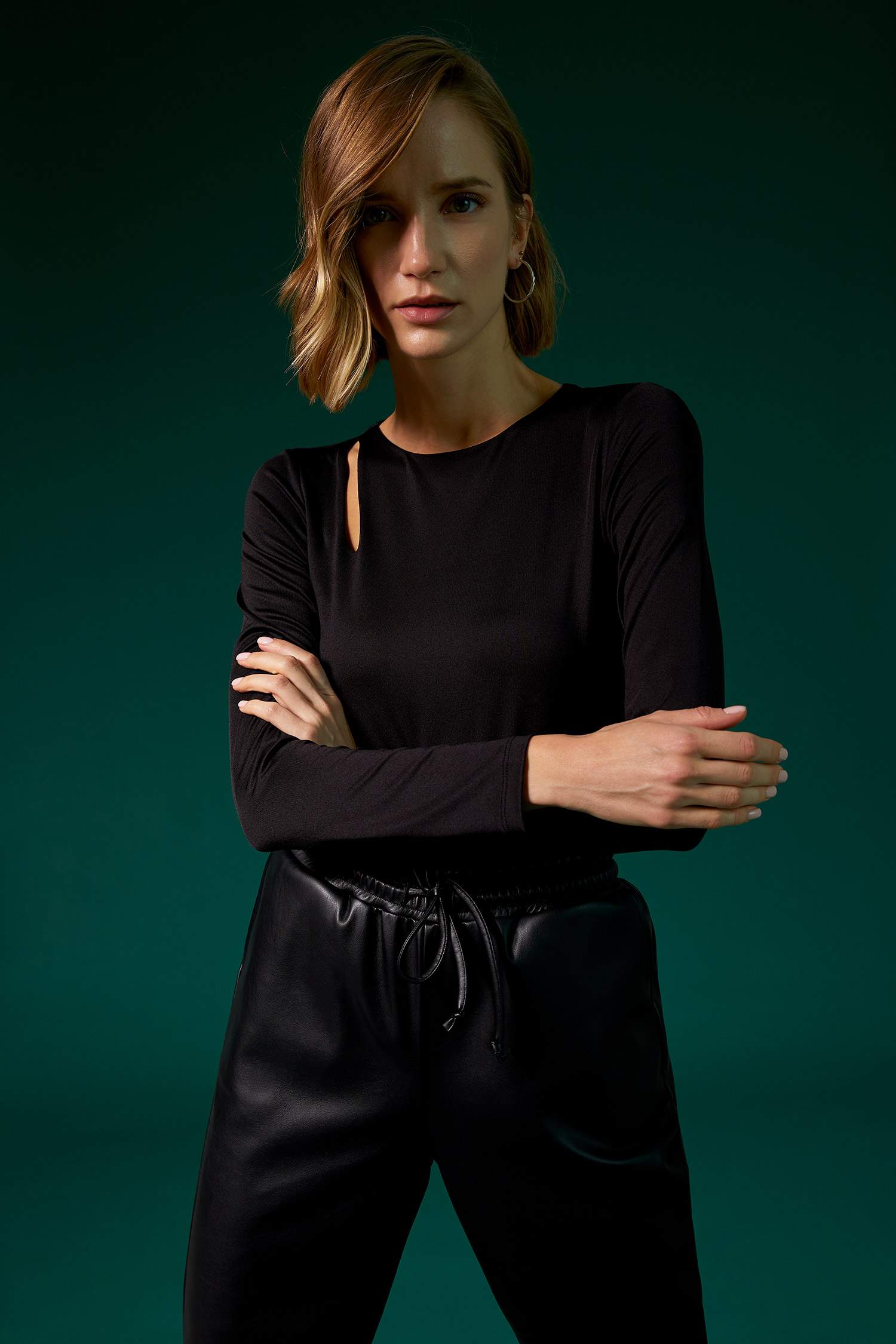 Yaka Dekolteli Uzun Kollu Slim Fit Çıtçıtlı Body