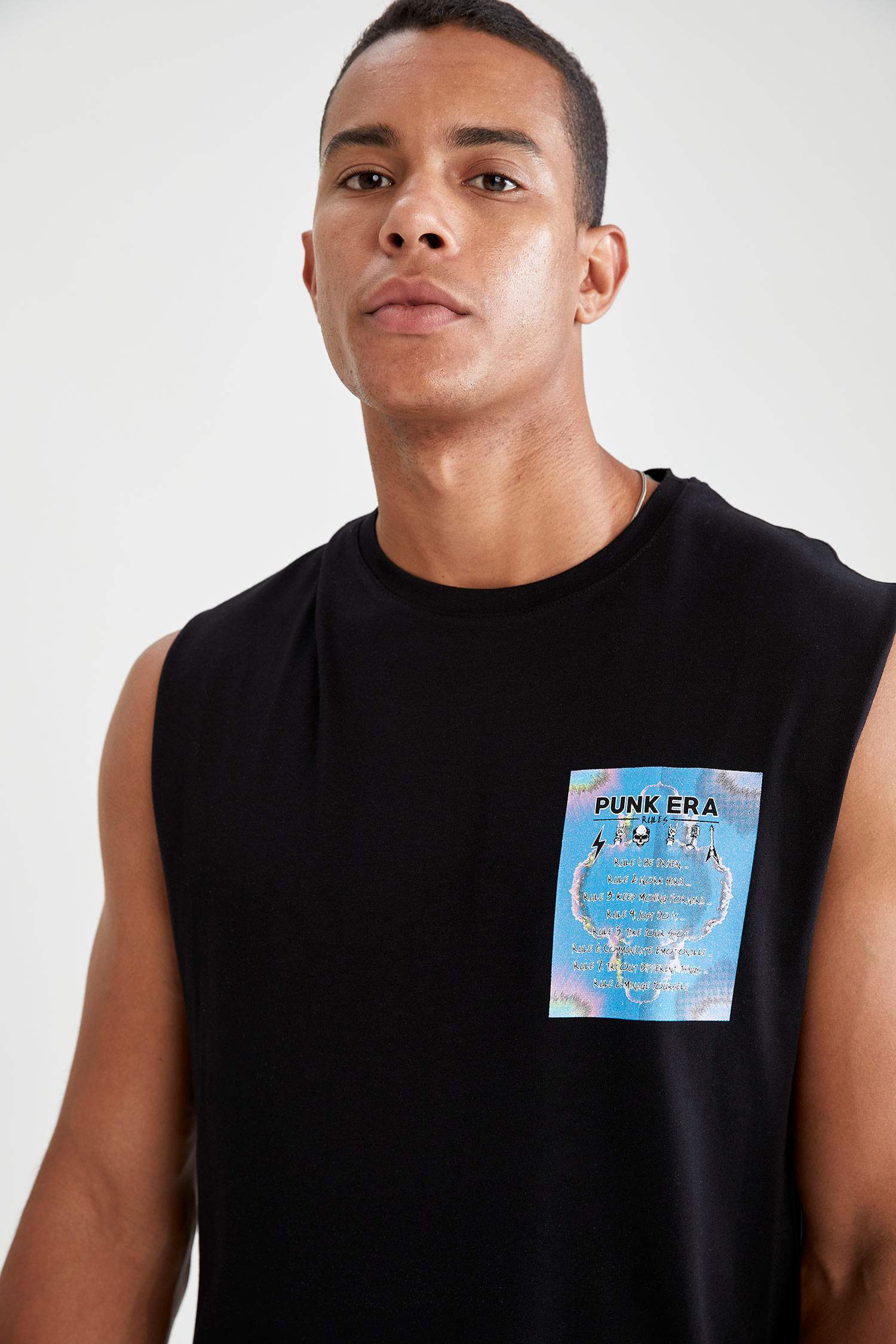 Oversize Fit Bisiklet Yaka Sırt Baskılı Kolsuz Tişört