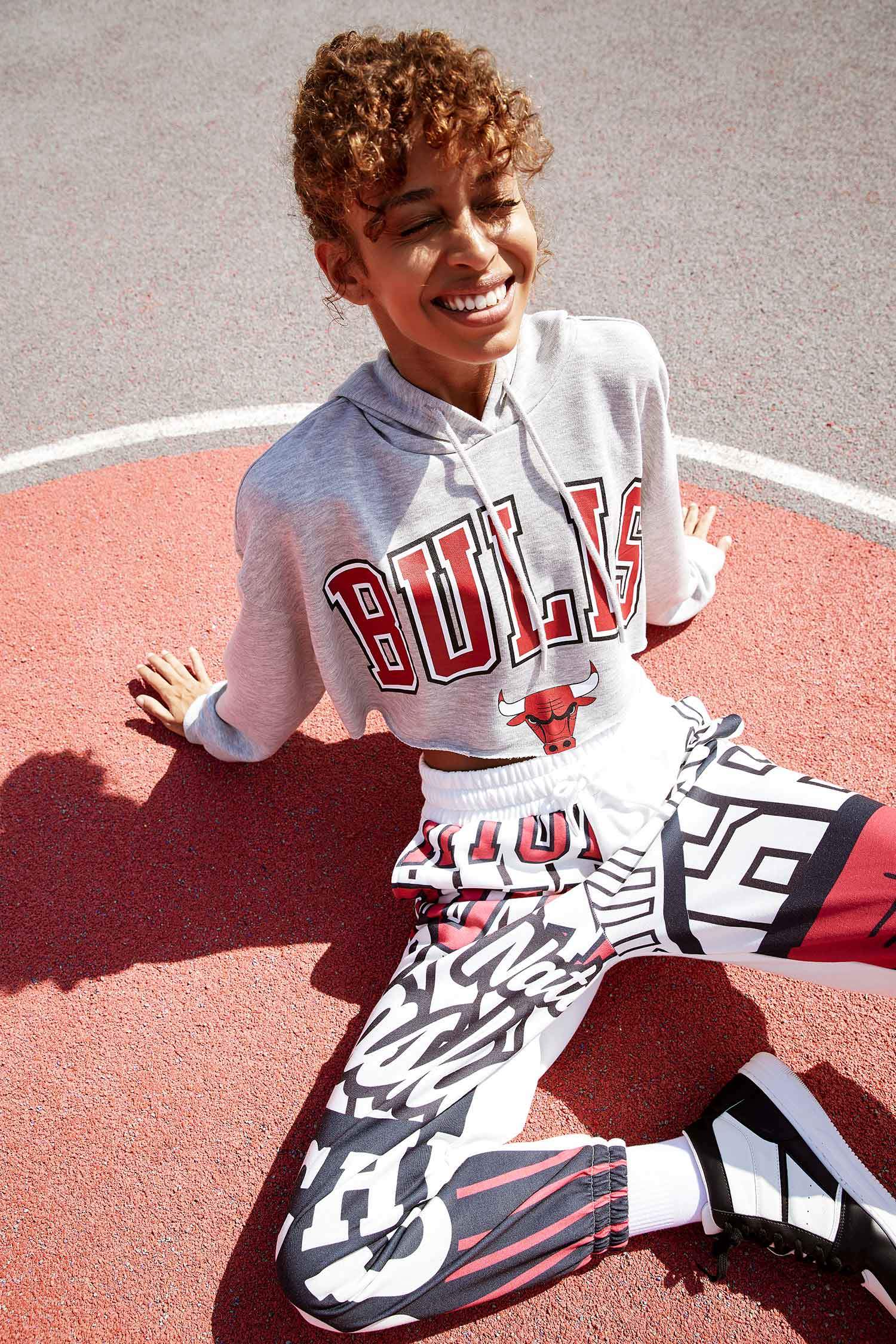 NBA Lisanslı Kapüşonlu Uzun Kollu Crop Sweatshirt
