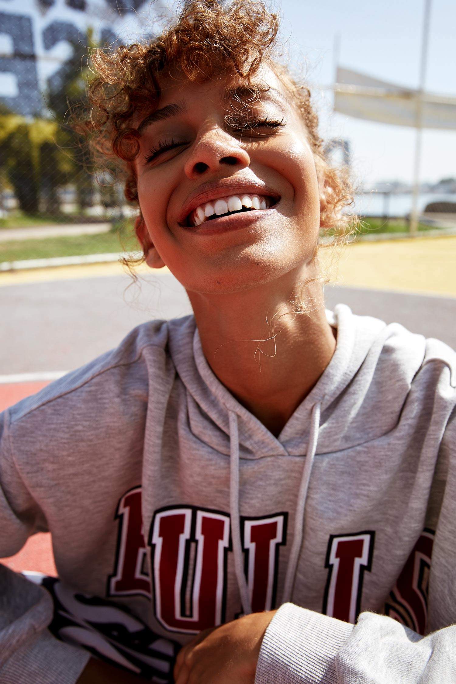 NBA Lisanslı Kapüşonlu Uzun Kollu Crop Sweatshirt