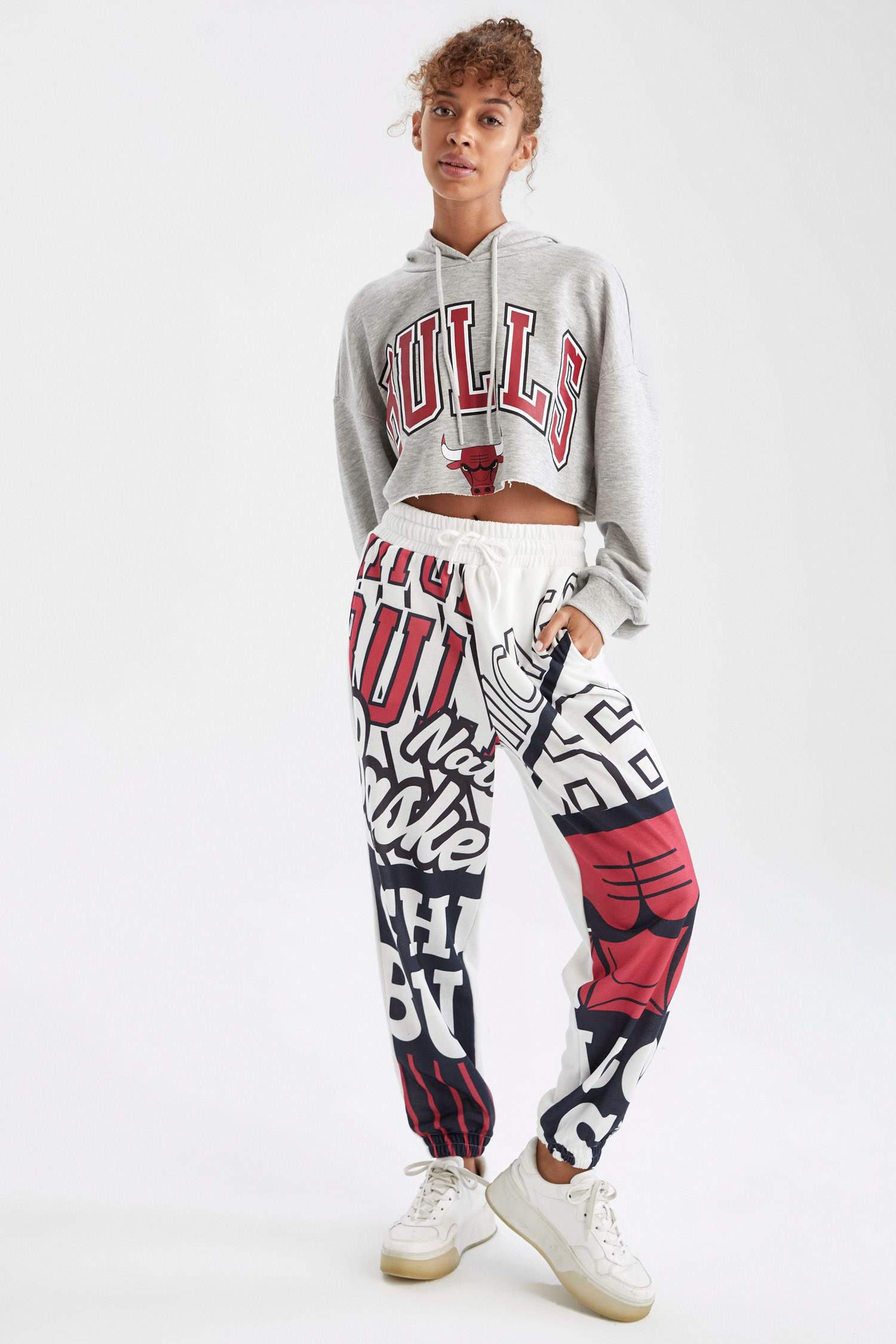 NBA Lisanslı Kapüşonlu Uzun Kollu Crop Sweatshirt