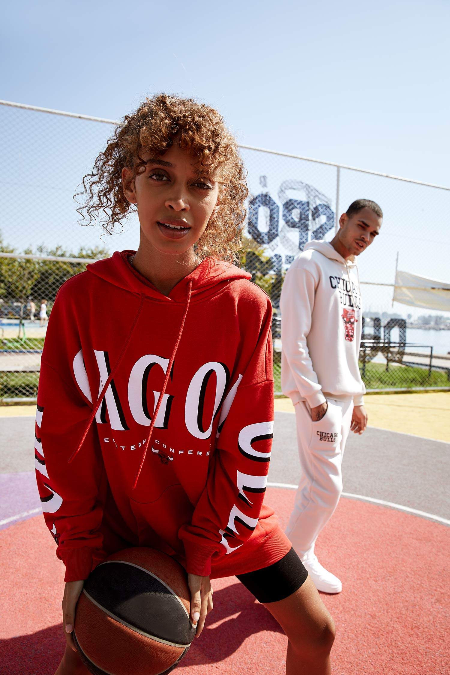NBA Lisanslı Kapüşonlu Oversize Fit Sweatshirt