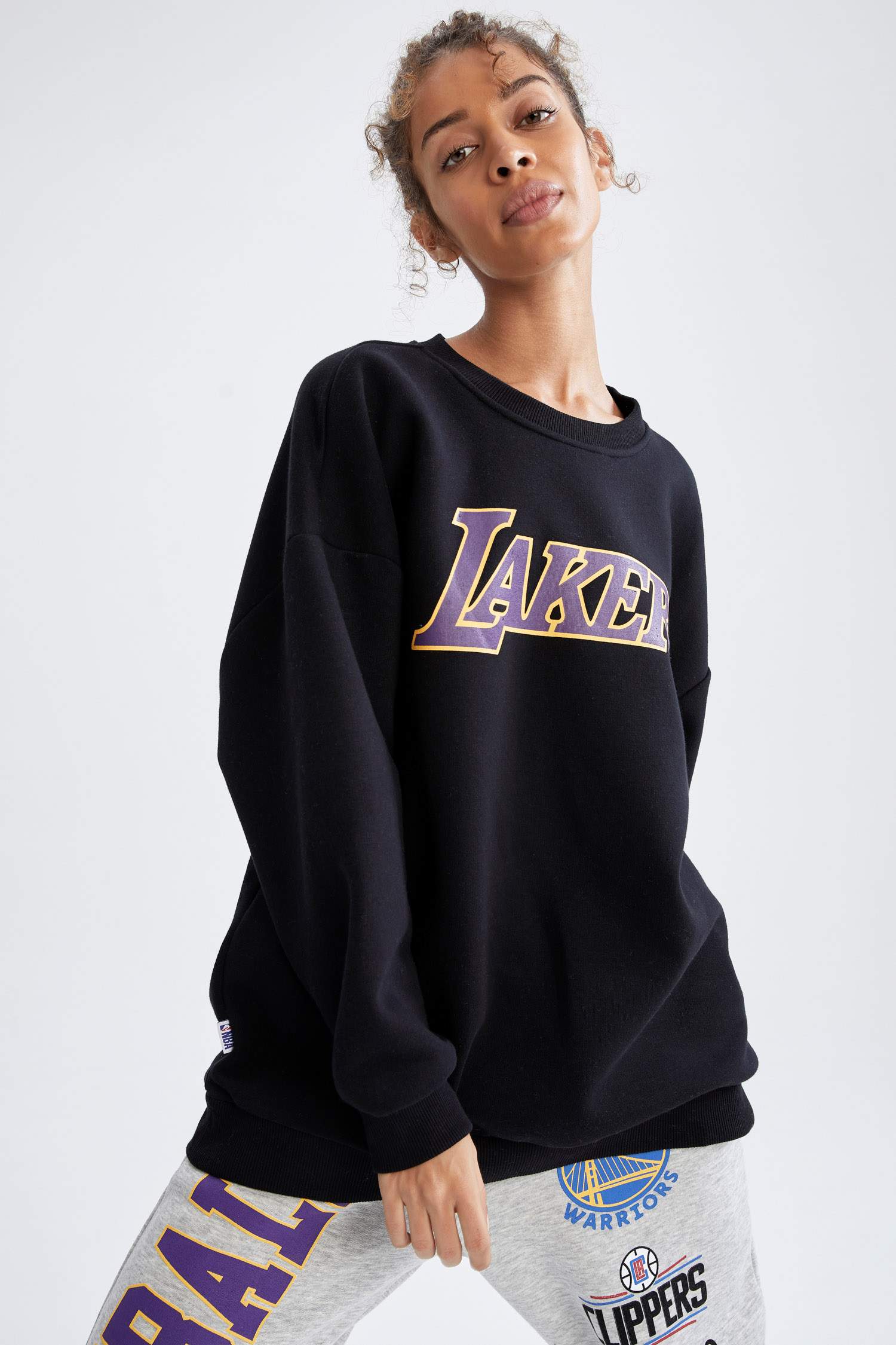 Defacto Fit Oversize Fit NBA Los Angeles Lakers Lisanslı İçi Yumuşak Tüylü Sweatshirt