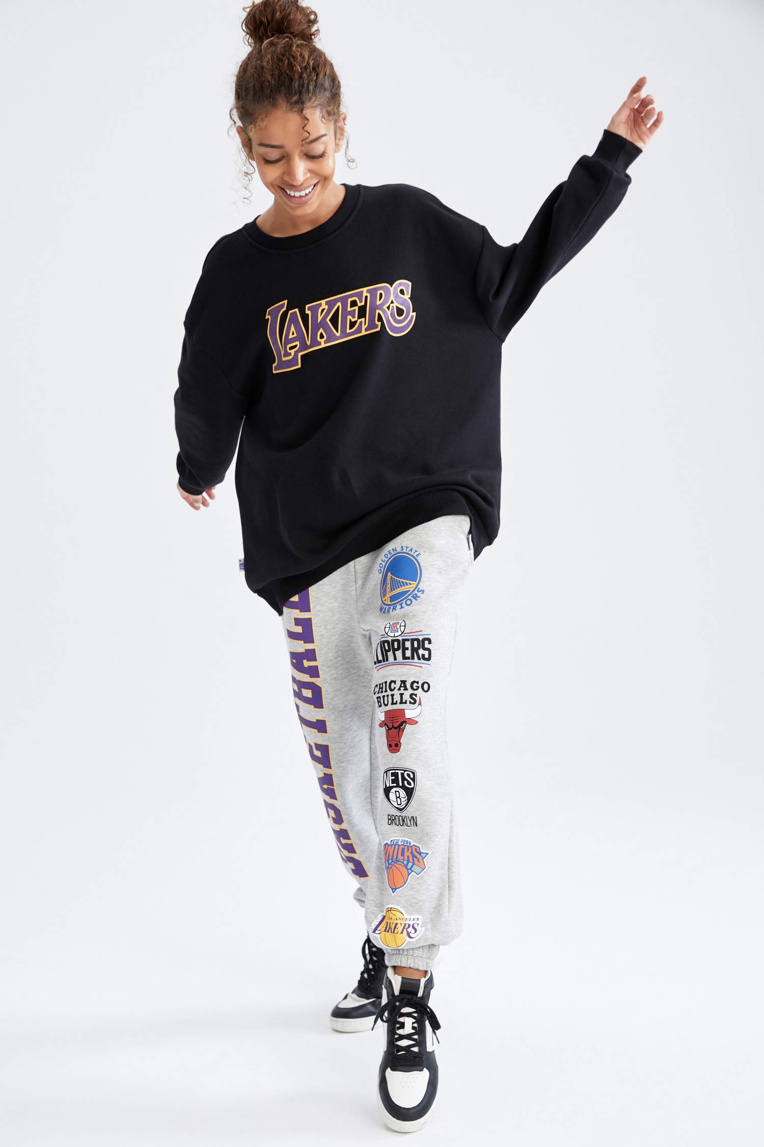 Defacto Fit Oversize Fit NBA Los Angeles Lakers Lisanslı İçi Yumuşak Tüylü Sweatshirt